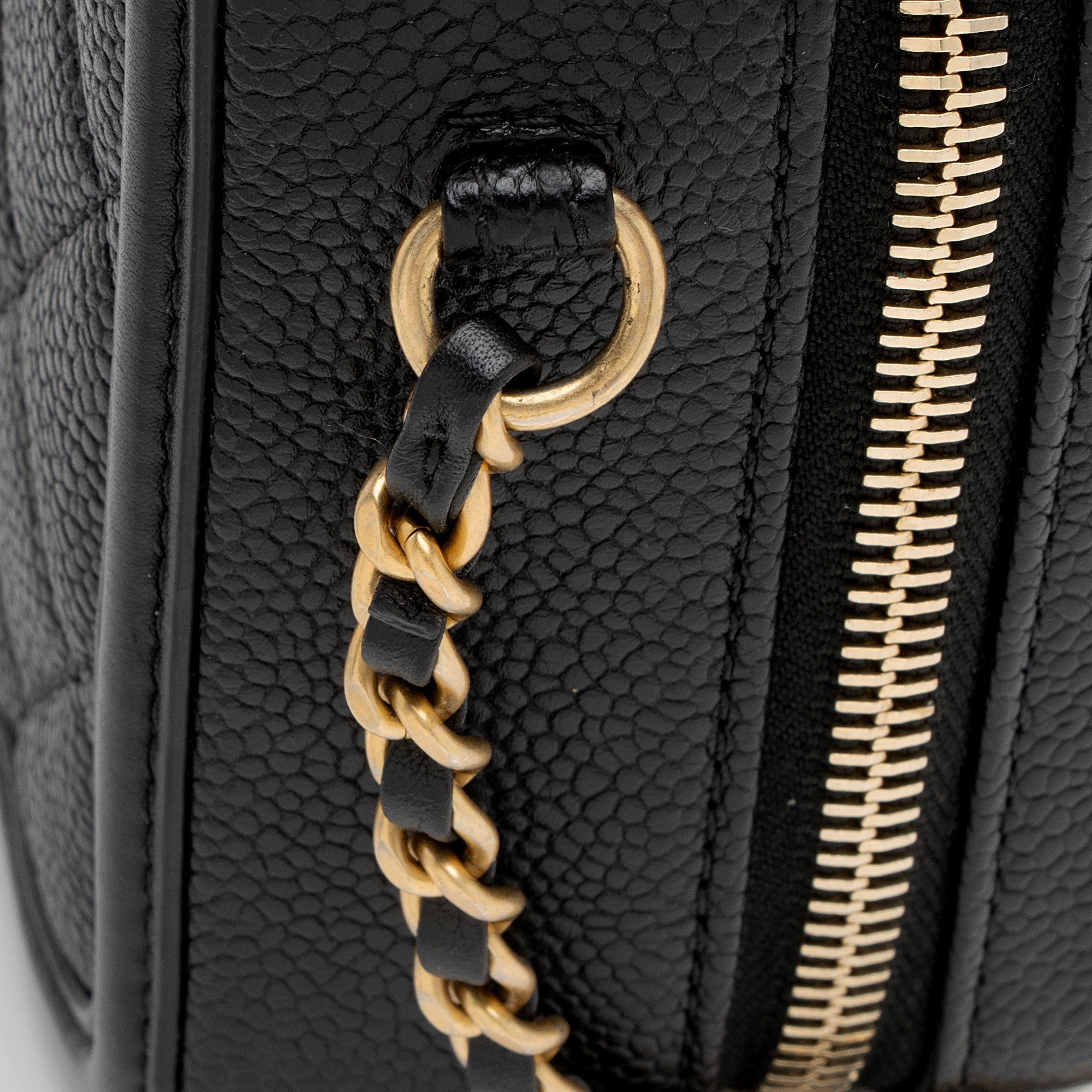 Chanel Caviar Leather CC Filigree Small Vanity Case (SHF-0Nks5y)