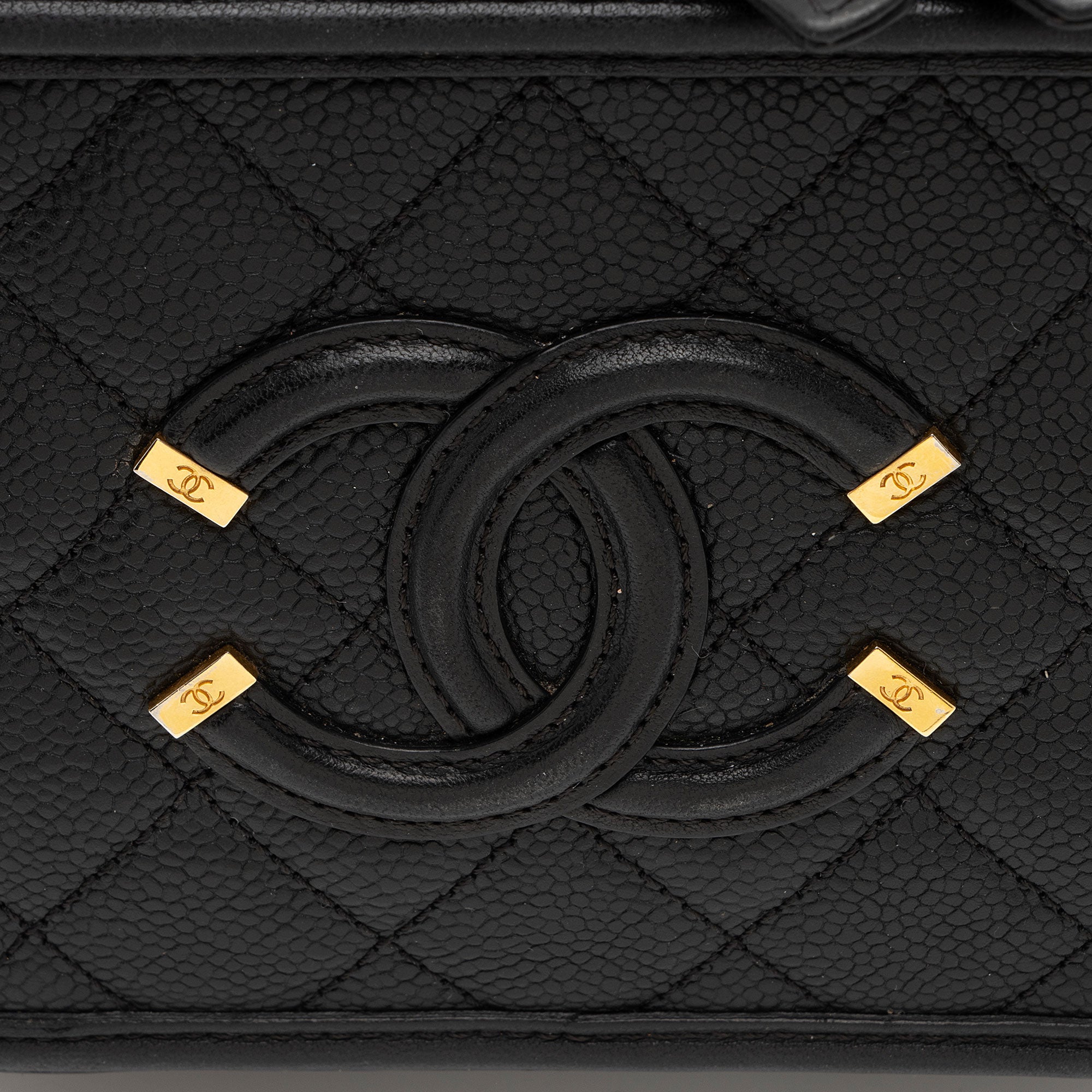 Chanel Caviar Leather CC Filigree Small Vanity Case (SHF-cBEpCt)