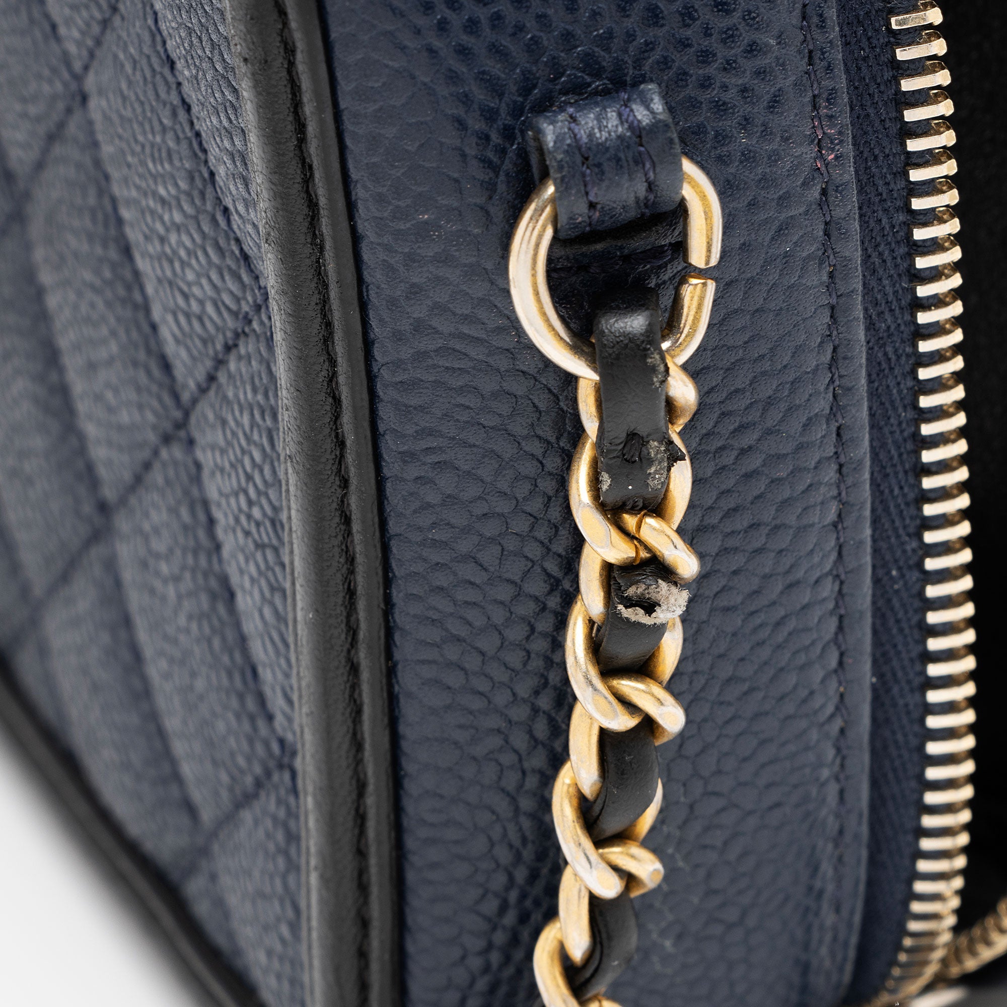 Chanel Caviar Leather CC Filigree Small Vanity Case (SHF-v02lq3)