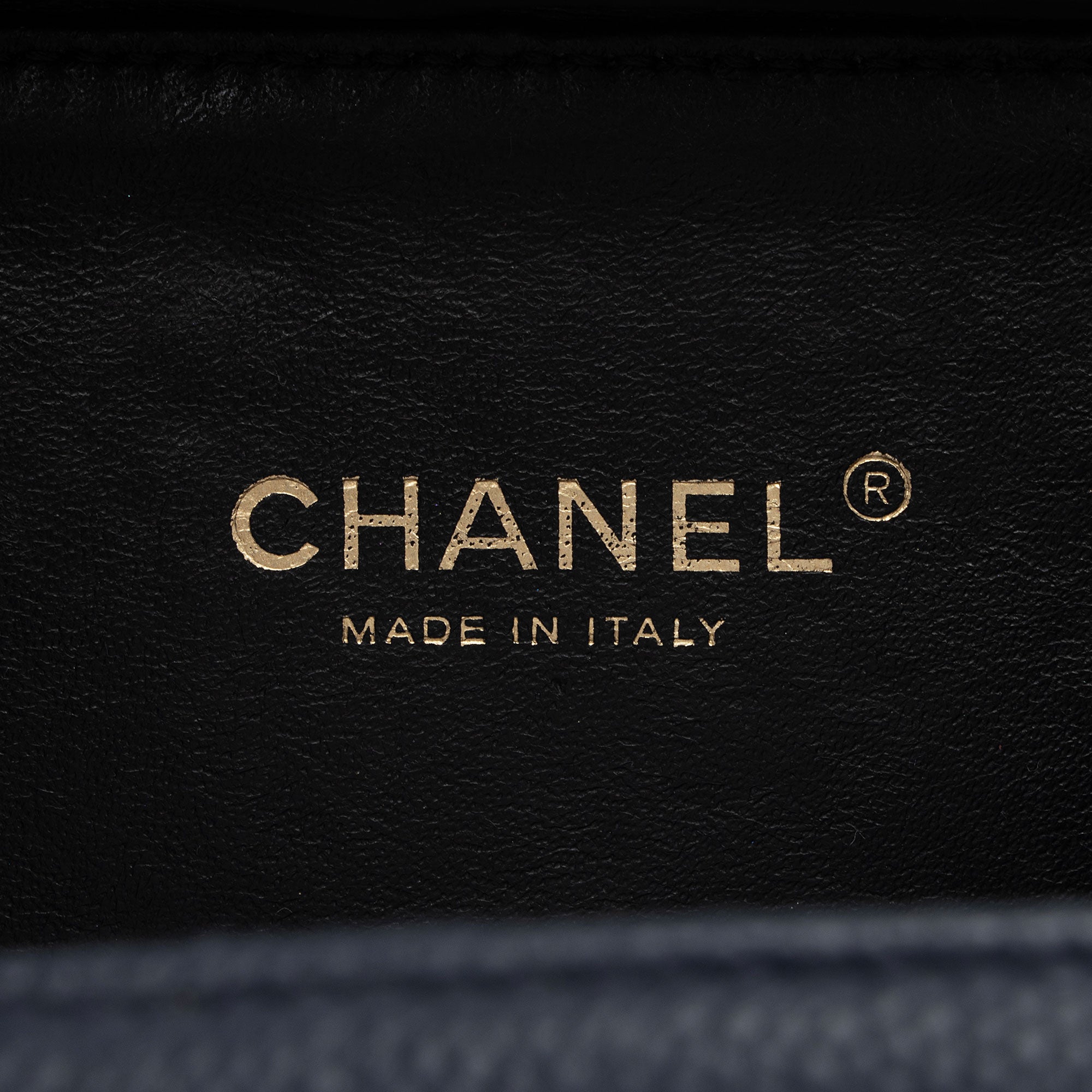 Chanel Caviar Leather CC Filigree Small Vanity Case (SHF-v02lq3)
