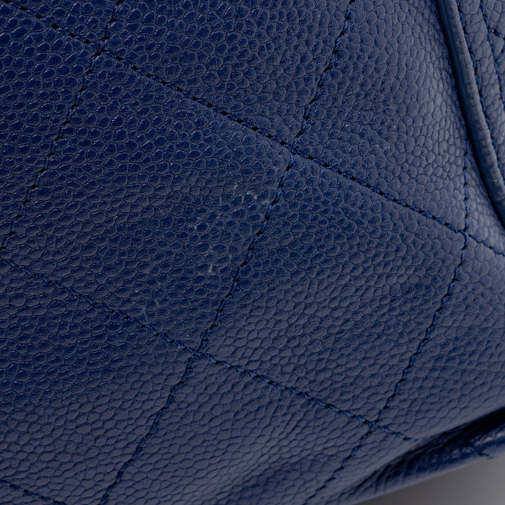 Chanel Caviar Leather CC Medium Pocket Hobo (SHF-FN0TcF)