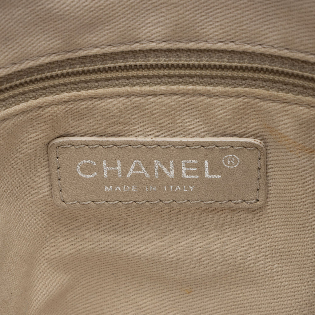 Chanel Caviar Leather CC Medium Pocket Hobo