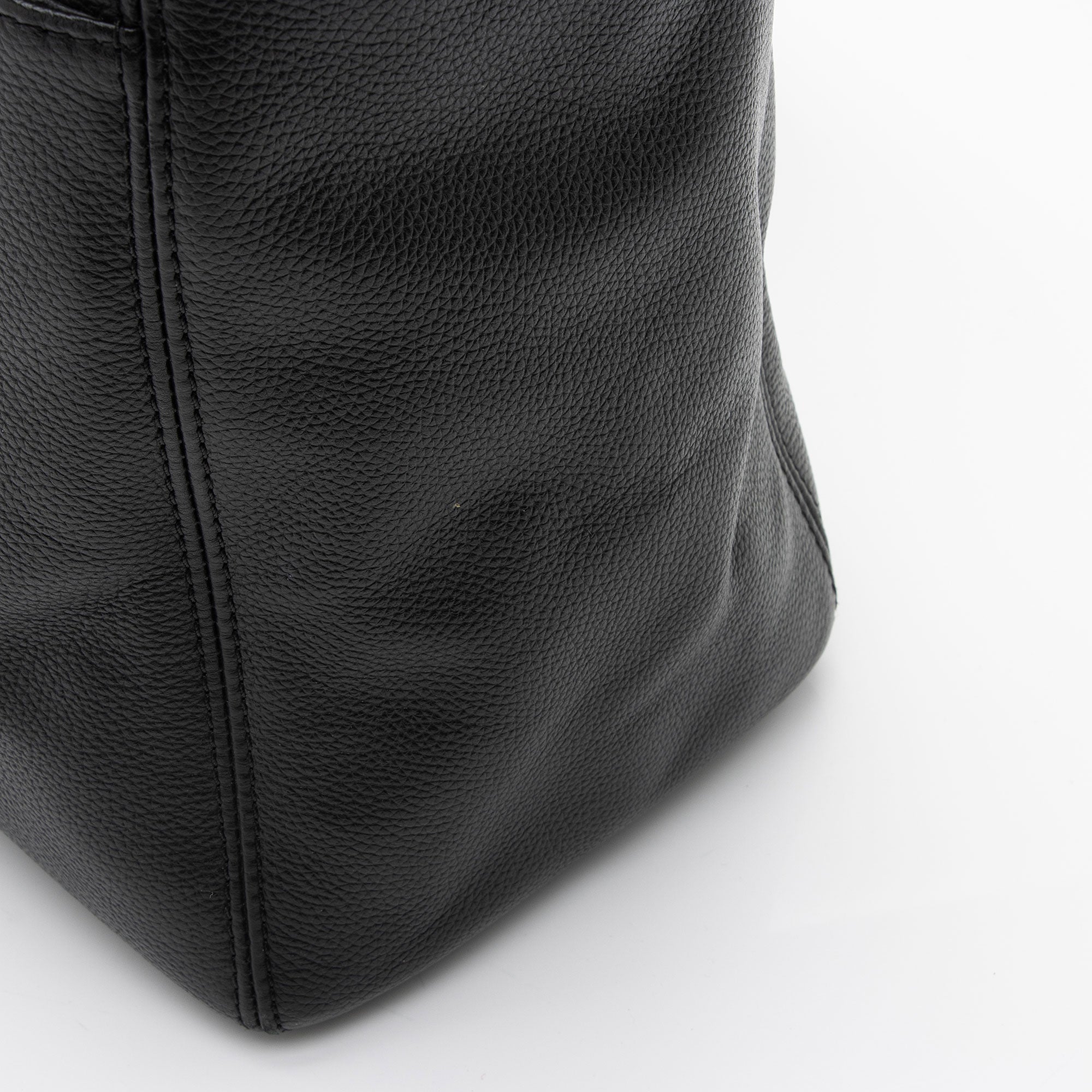 Chanel Caviar Leather Cerf Classic Executive Tote (SHF-vQMVxy)
