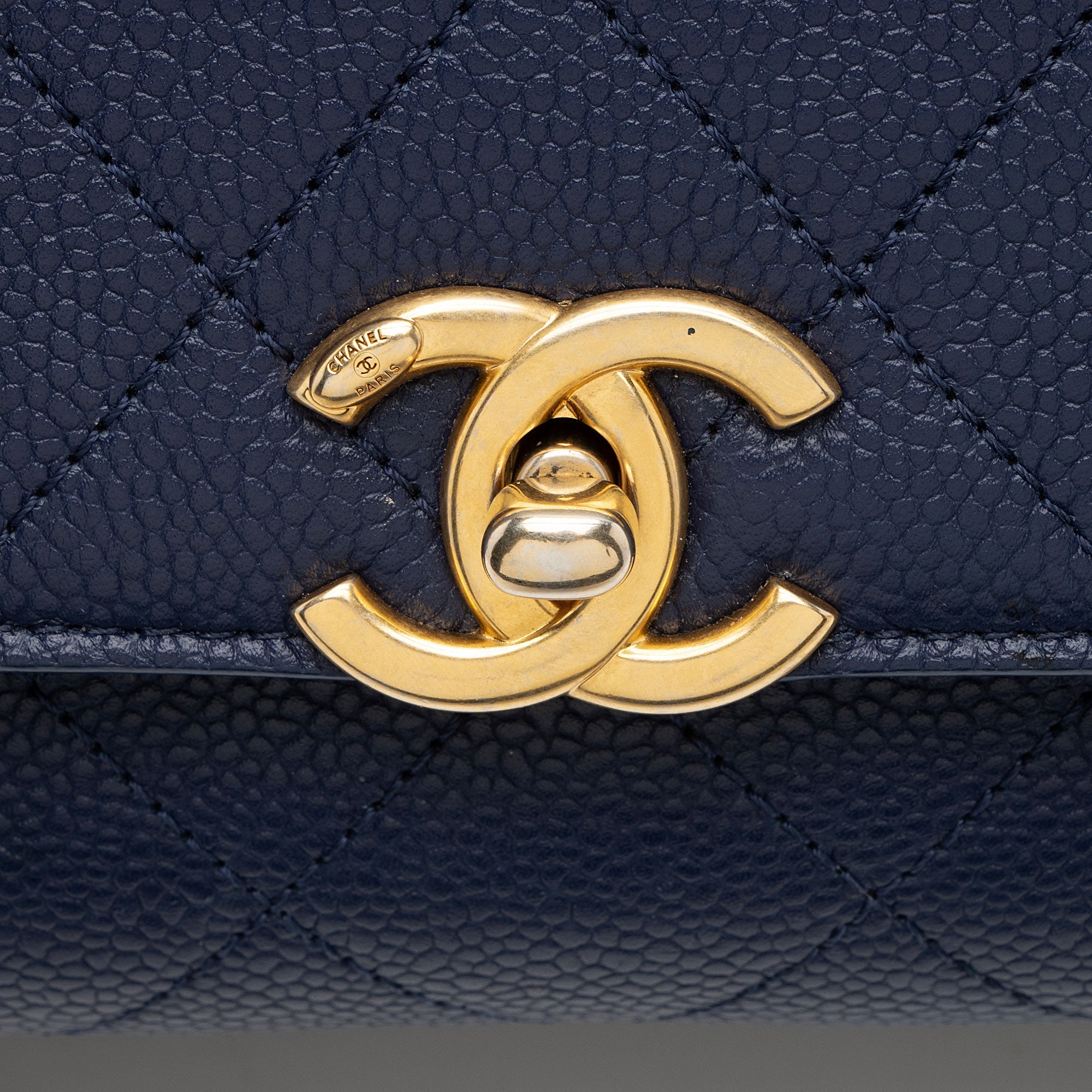 Chanel Caviar Leather Chic Affinity Top Handle (SHF-ocTgVA)