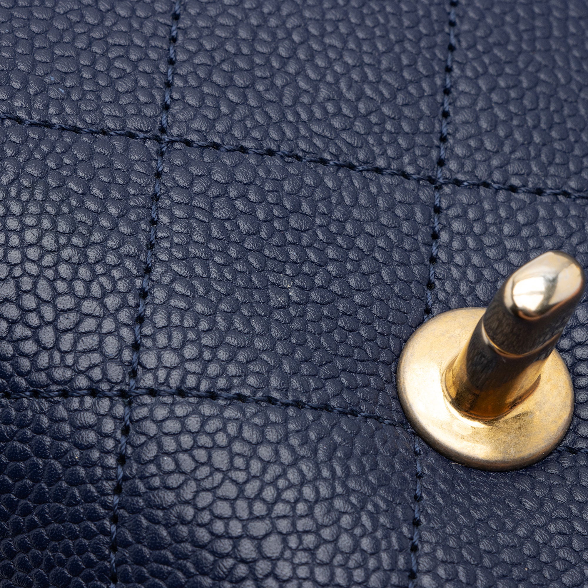Chanel Caviar Leather Chic Affinity Top Handle (SHF-ocTgVA)