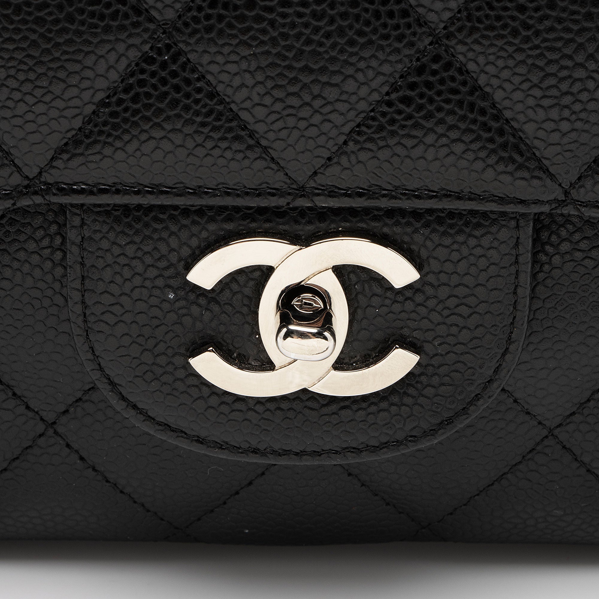 Chanel Caviar Leather Classic Jumbo Single Flap Bag (SHF-TAC3Im)