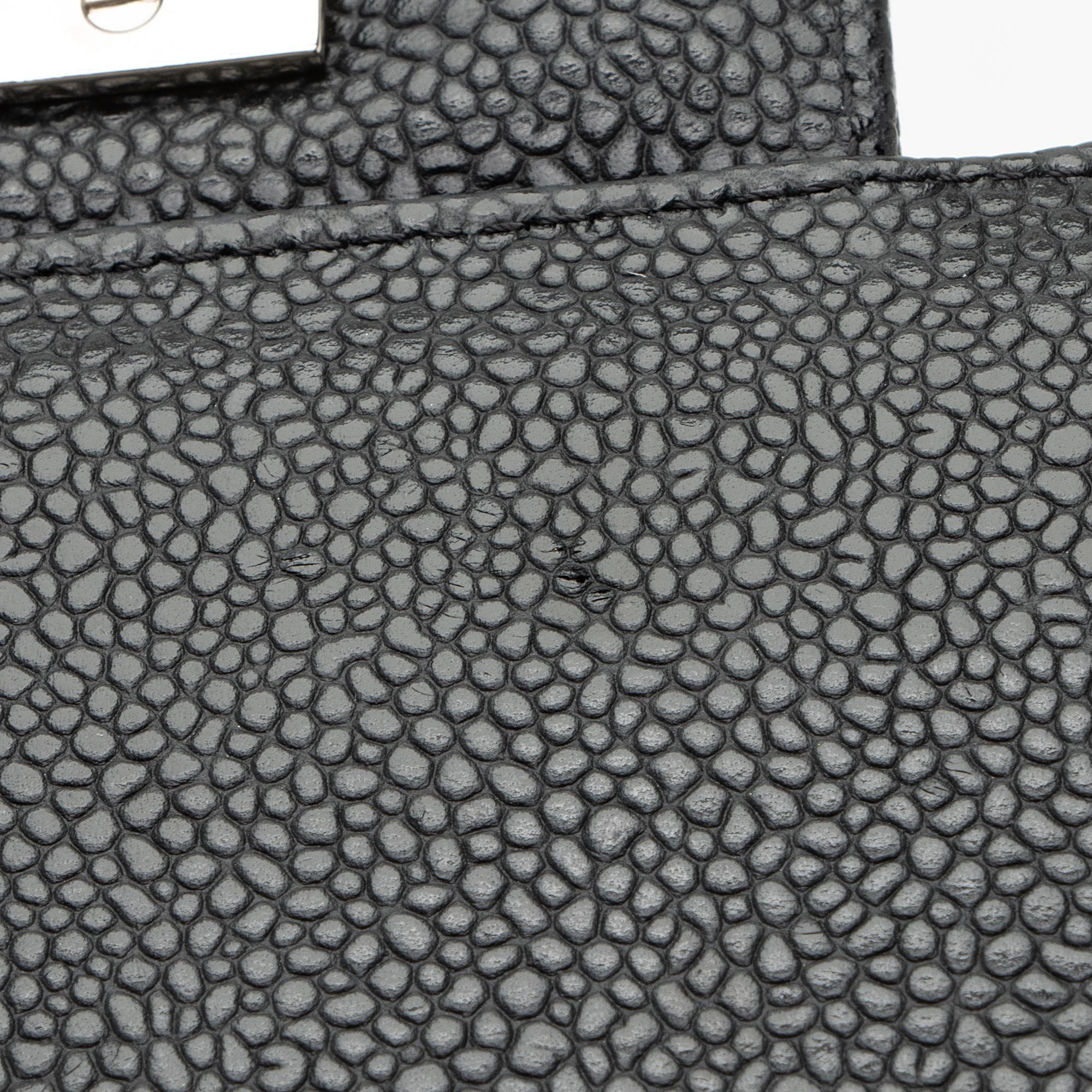 Chanel Caviar Leather Classic Maxi Double Flap Bag (SHF-lwkRiB)