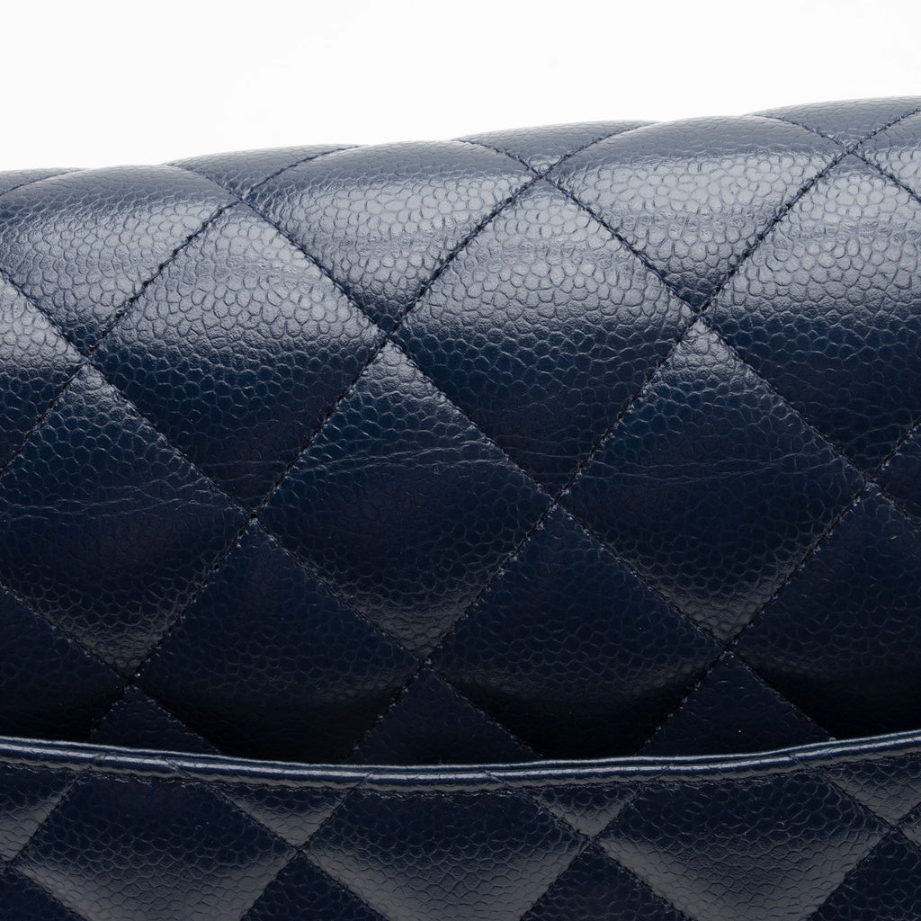 Chanel Caviar Leather Classic Maxi Double Flap Bag (SHF-U7Rzaz)