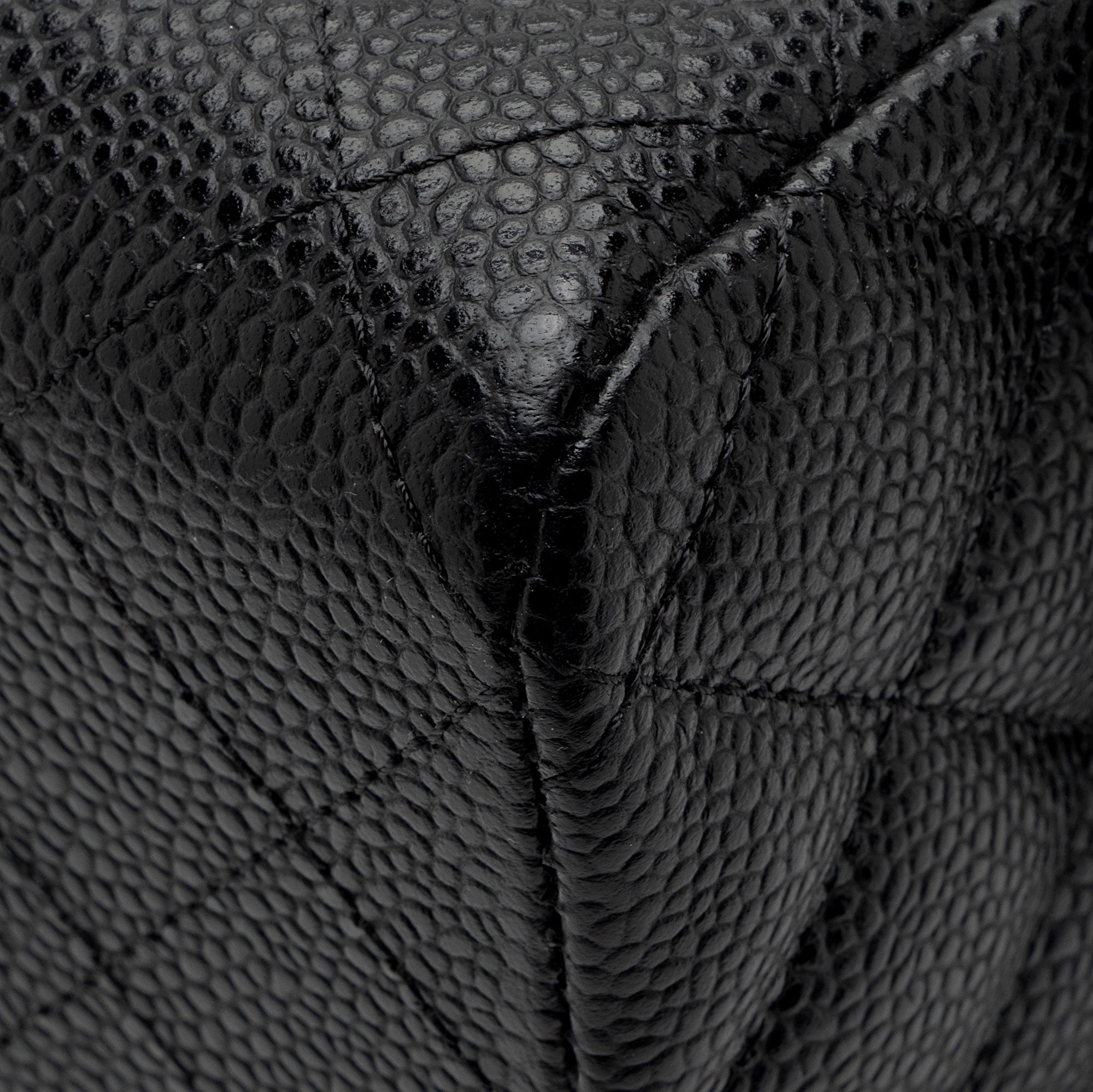 Chanel Caviar Leather Classic Medium Double Flap Bag (SHF-QtEapM)