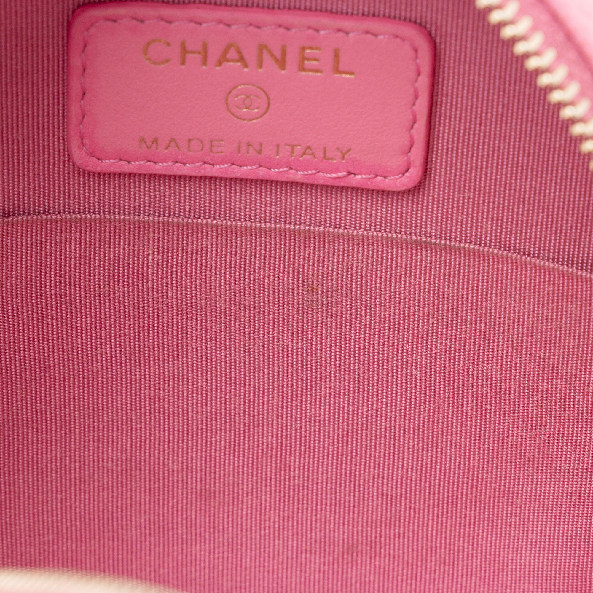 Chanel Caviar Leather Crystal CC Round Clutch with Chain (SHF-FU2AgY)
