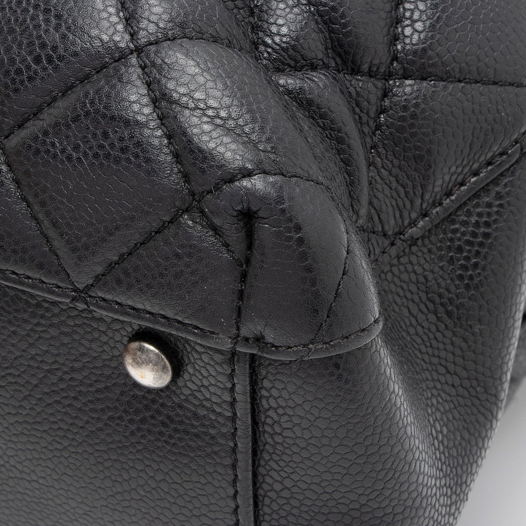 Chanel Caviar Leather Fold In Flap Top Tote (SHF-yvfNuJ)