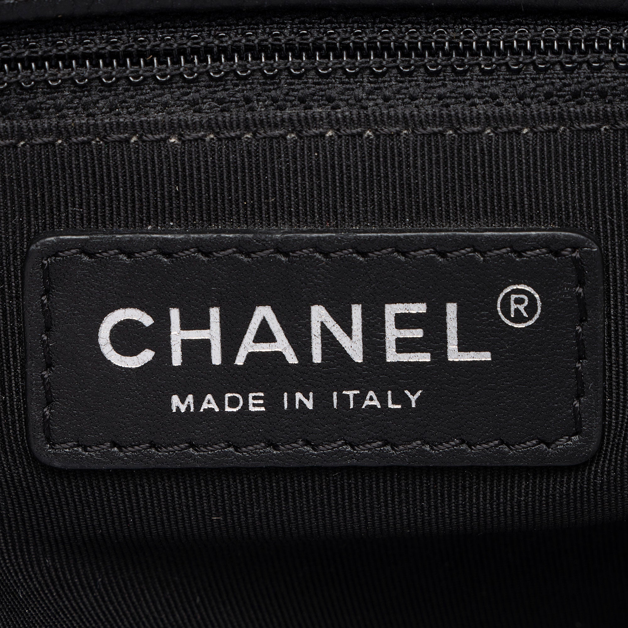 Chanel Caviar Leather Fold In Flap Top Tote (SHF-yvfNuJ)