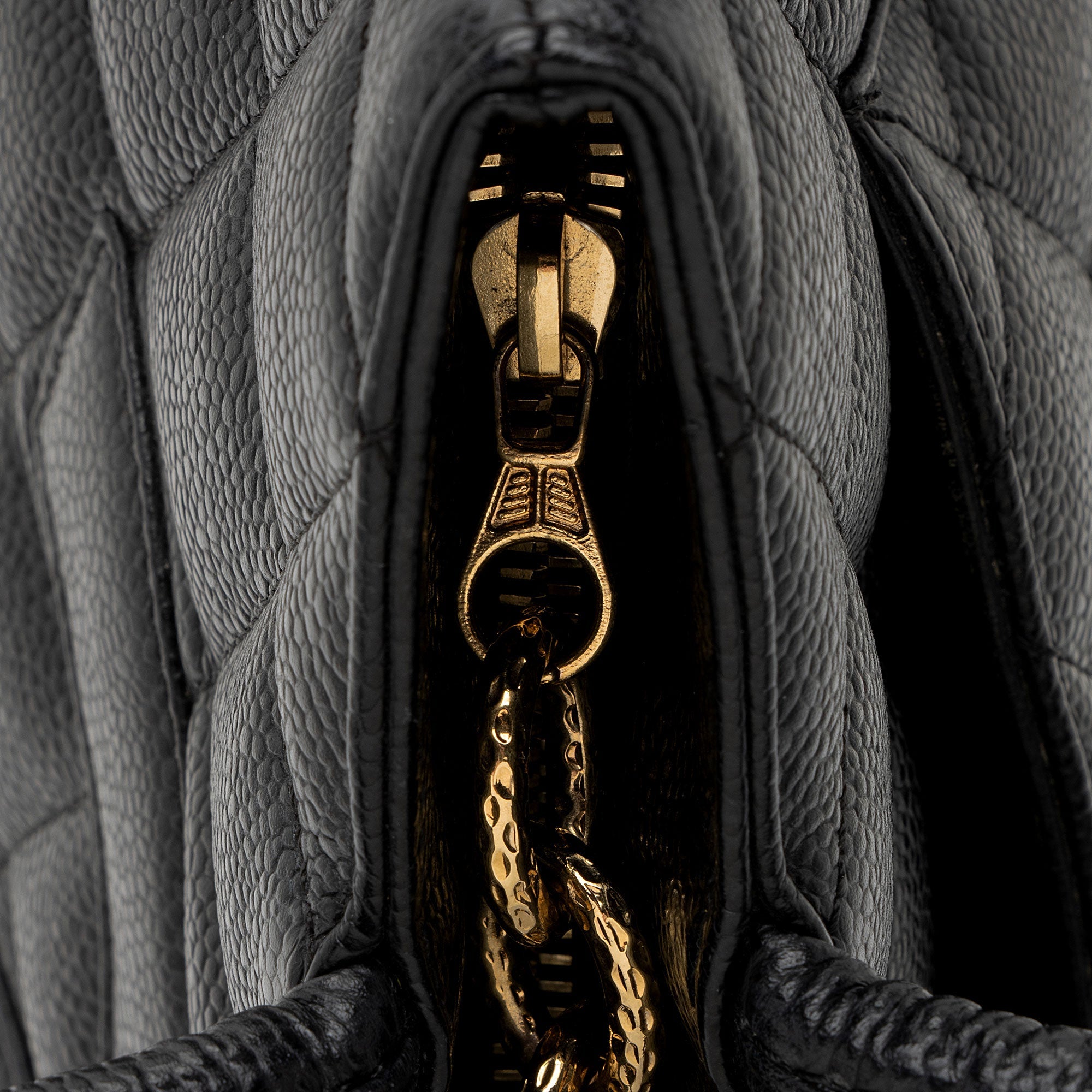 Chanel Caviar Leather Medallion Tote (SHF-7Ttgip)