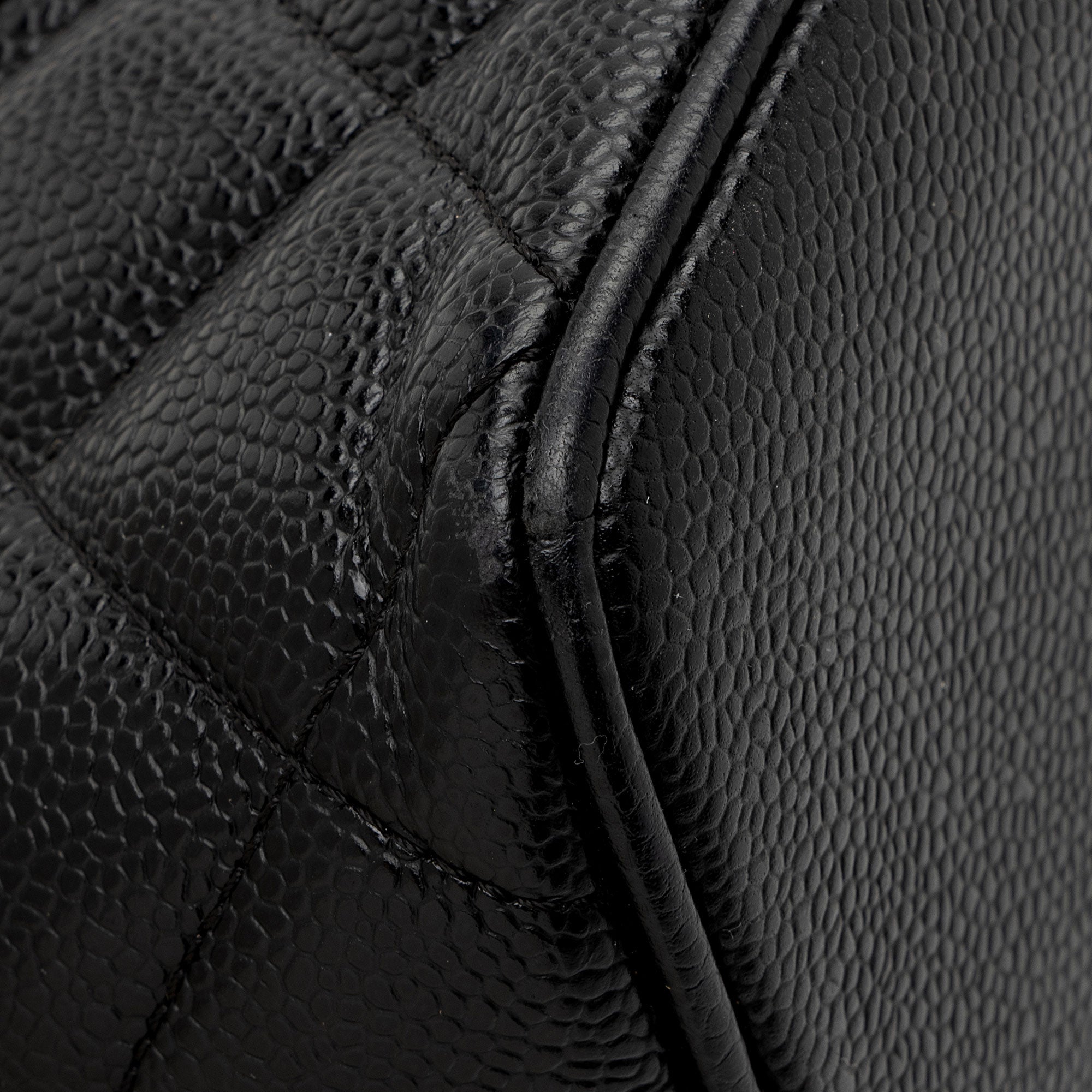 Chanel Caviar Leather Medallion Tote (SHF-7Ttgip)