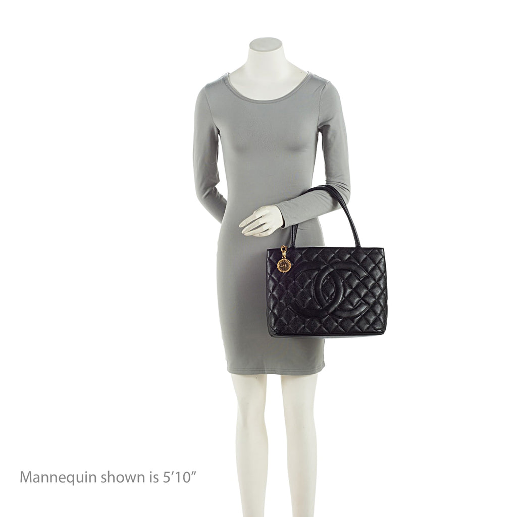 Chanel Caviar Leather Medallion Tote (SHF-7Ttgip)