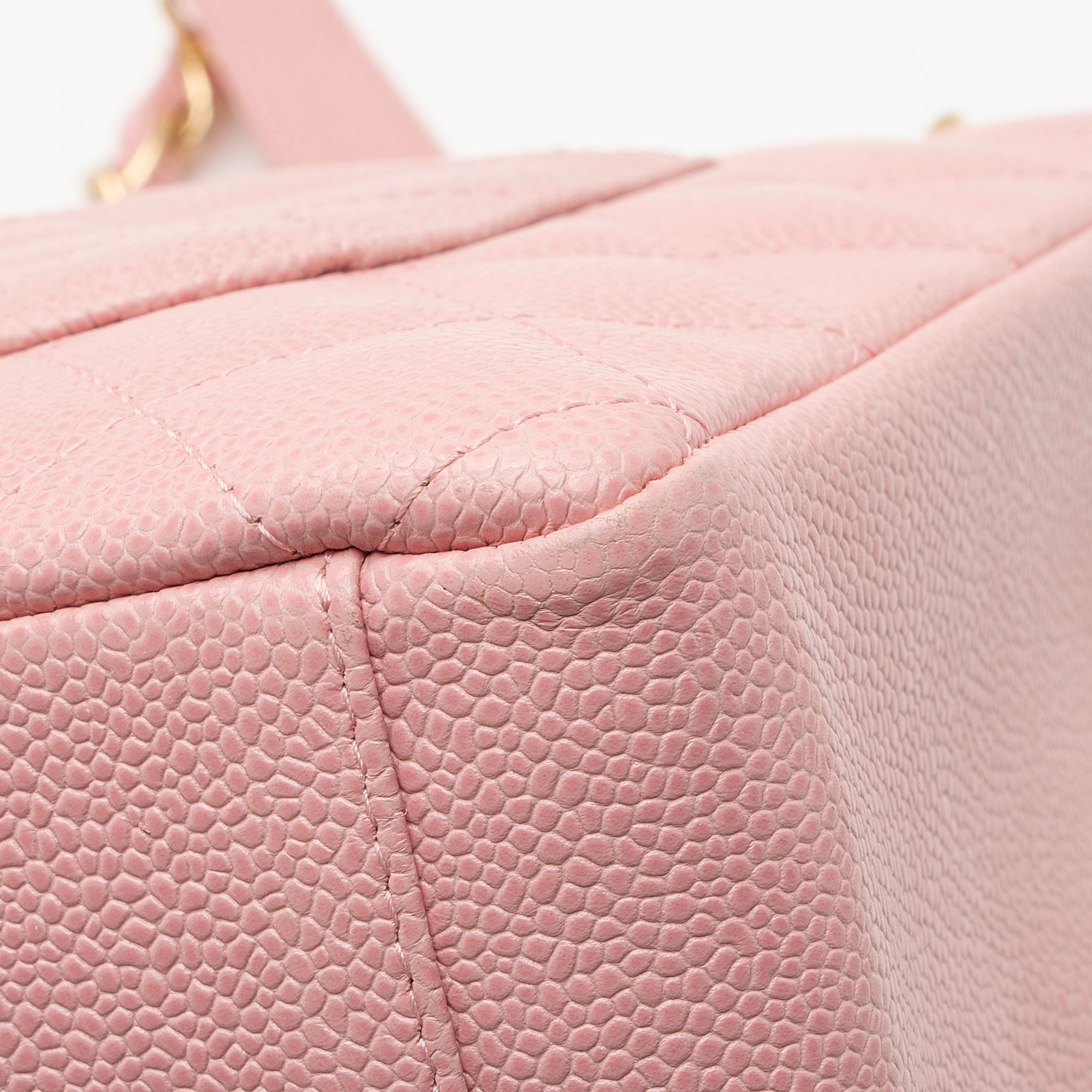 Chanel Caviar Leather Petite Shopping Tote (SHF-yT2Qvc)
