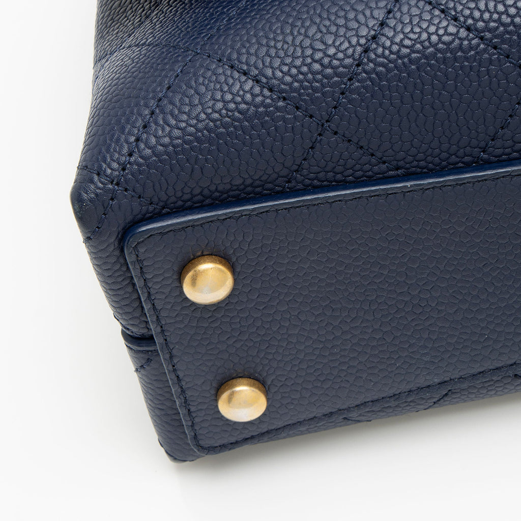 Chanel Caviar Leather Chic Affinity Top Handle (SHF-ocTgVA)