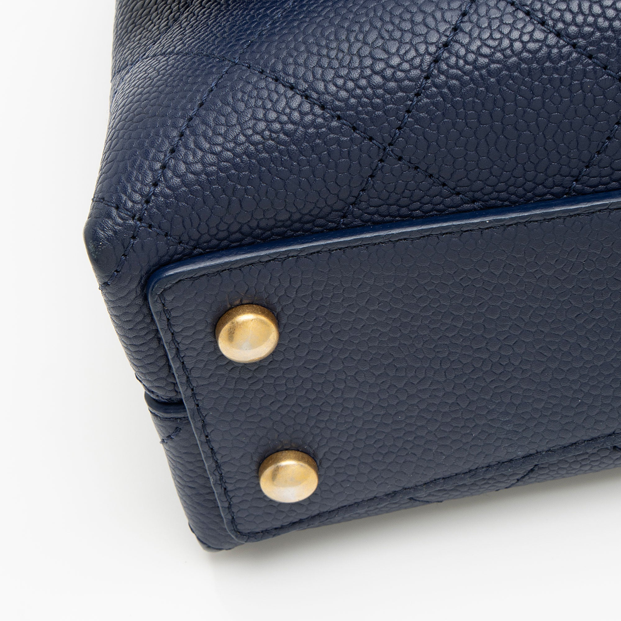 Chanel Caviar Leather Chic Affinity Top Handle (SHF-ocTgVA)