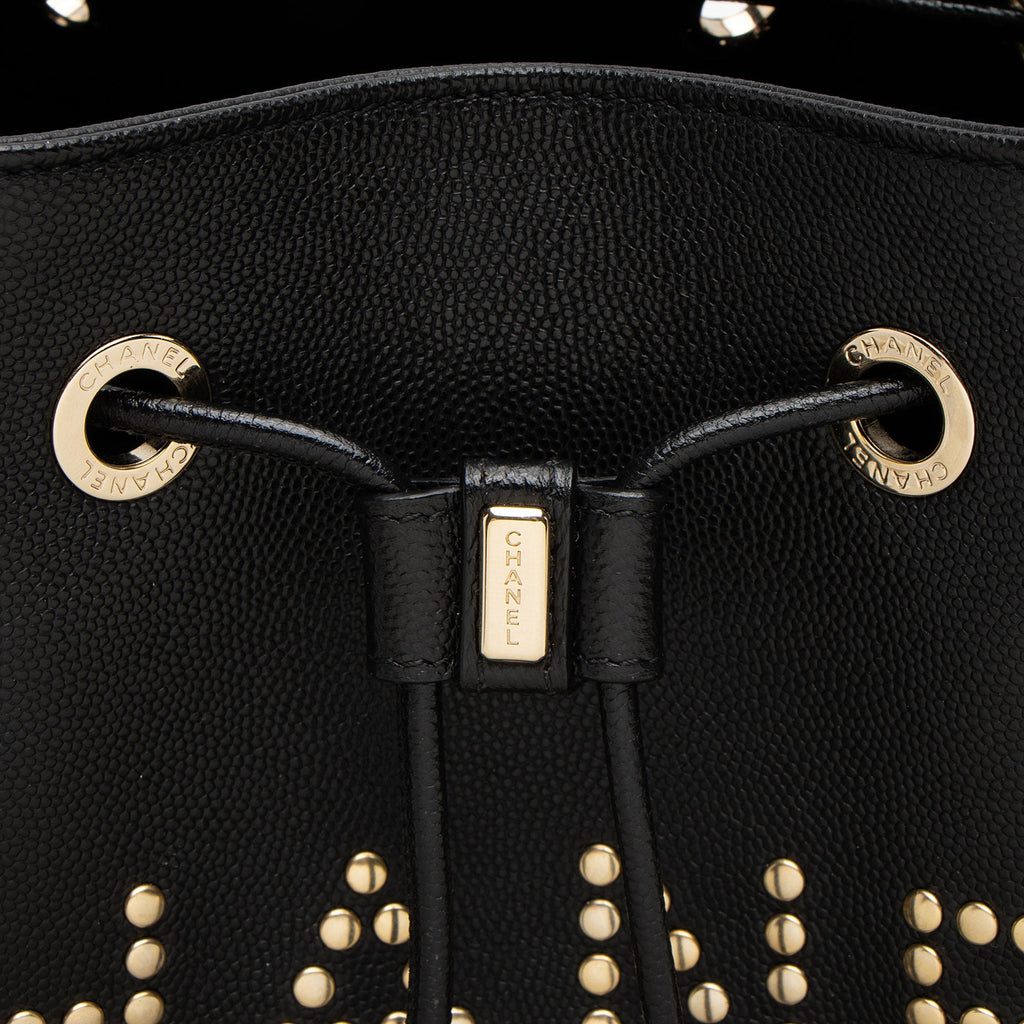 Chanel Caviar Leather Studded CC Deauville Bucket Bag (SHF-LVIad7)