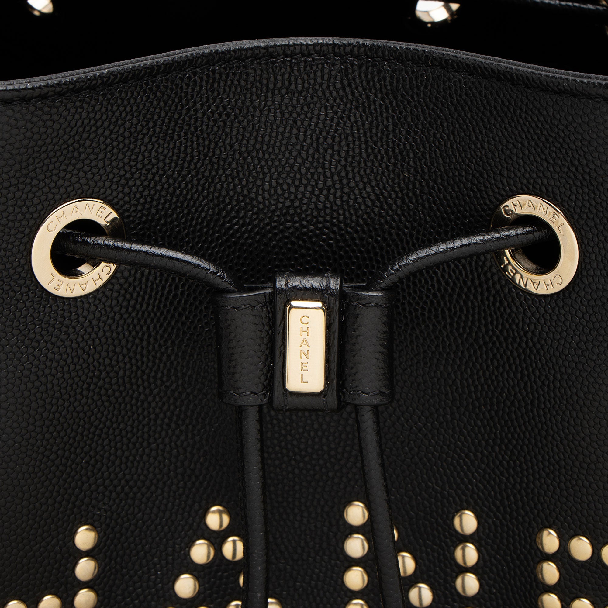 Chanel Caviar Leather Studded CC Deauville Bucket Bag (SHF-LVIad7)