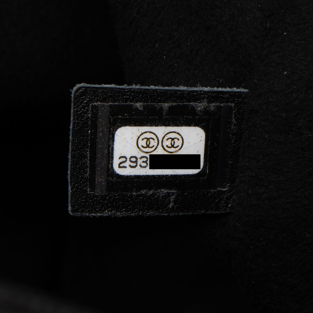 Chanel Caviar Leather Studded CC Deauville Bucket Bag (SHF-LVIad7)