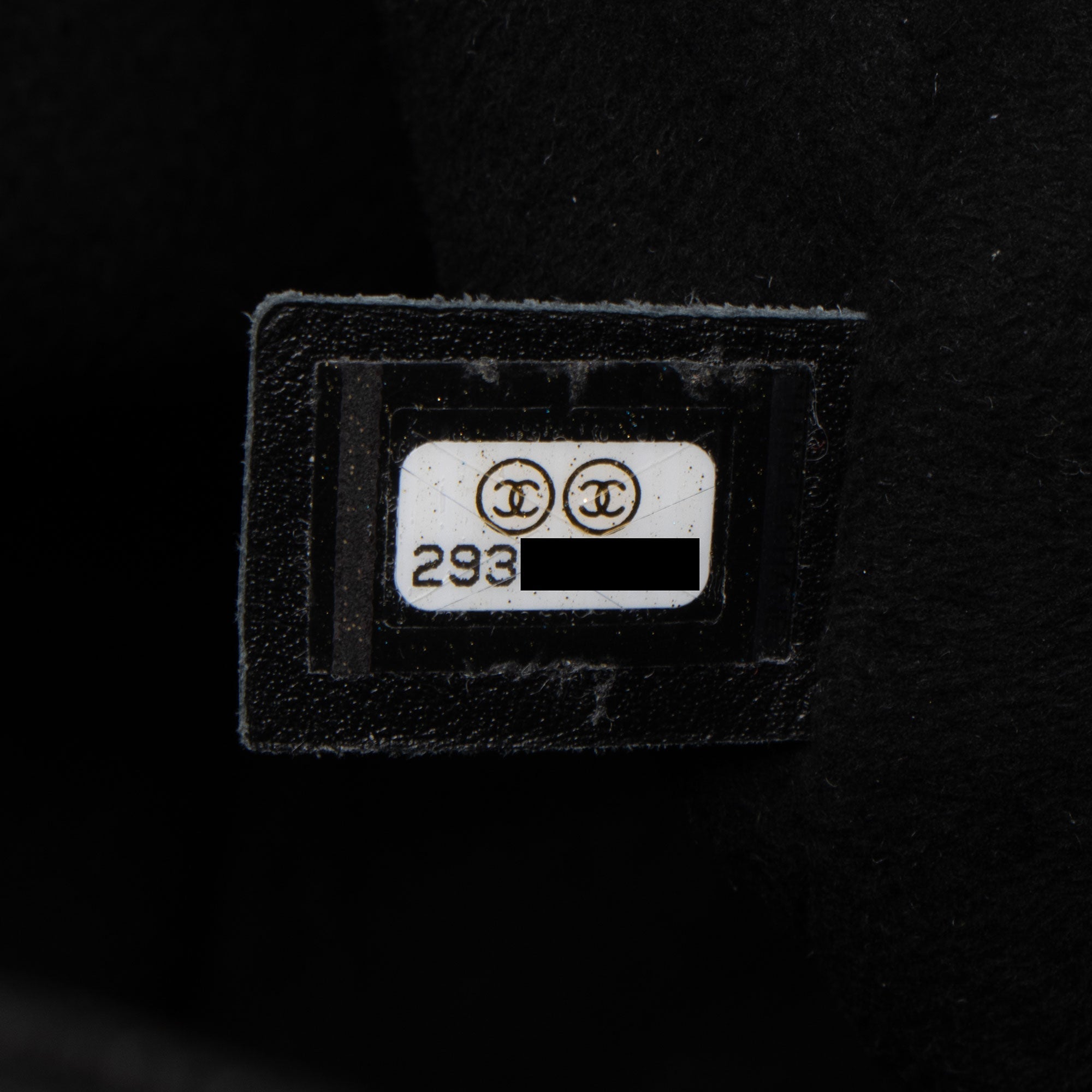 Chanel Caviar Leather Studded CC Deauville Bucket Bag (SHF-LVIad7)