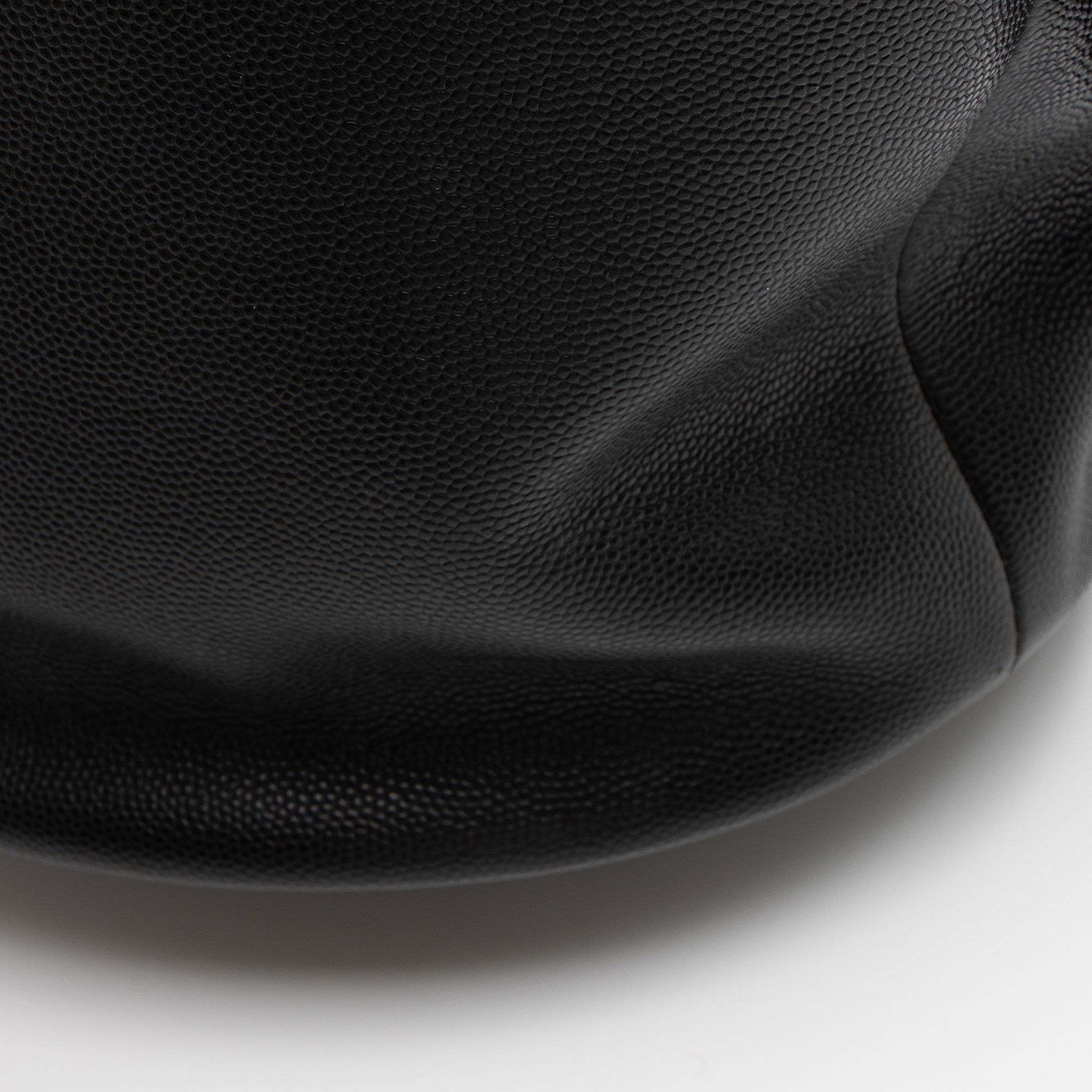 Chanel Caviar Leather Studded CC Deauville Bucket Bag (SHF-LVIad7)