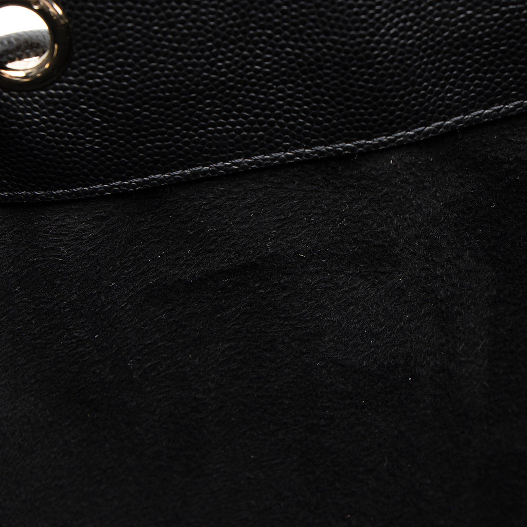 Chanel Caviar Leather Studded CC Deauville Bucket Bag (SHF-LVIad7)