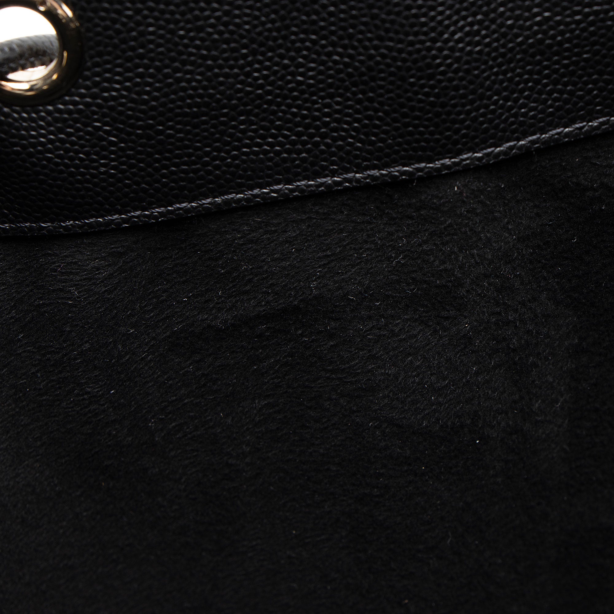 Chanel Caviar Leather Studded CC Deauville Bucket Bag (SHF-LVIad7)