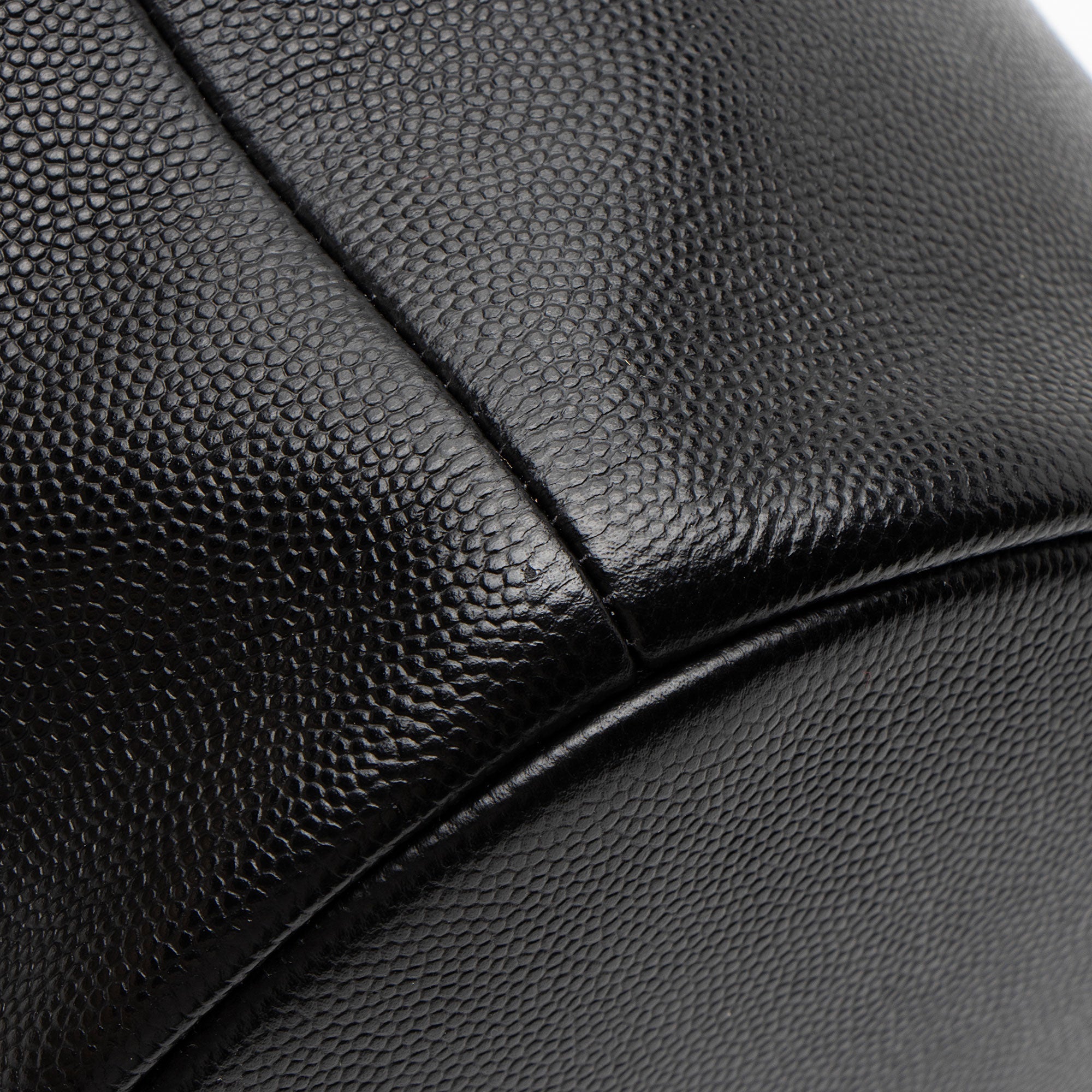 Chanel Caviar Leather Studded CC Deauville Bucket Bag (SHF-LVIad7)