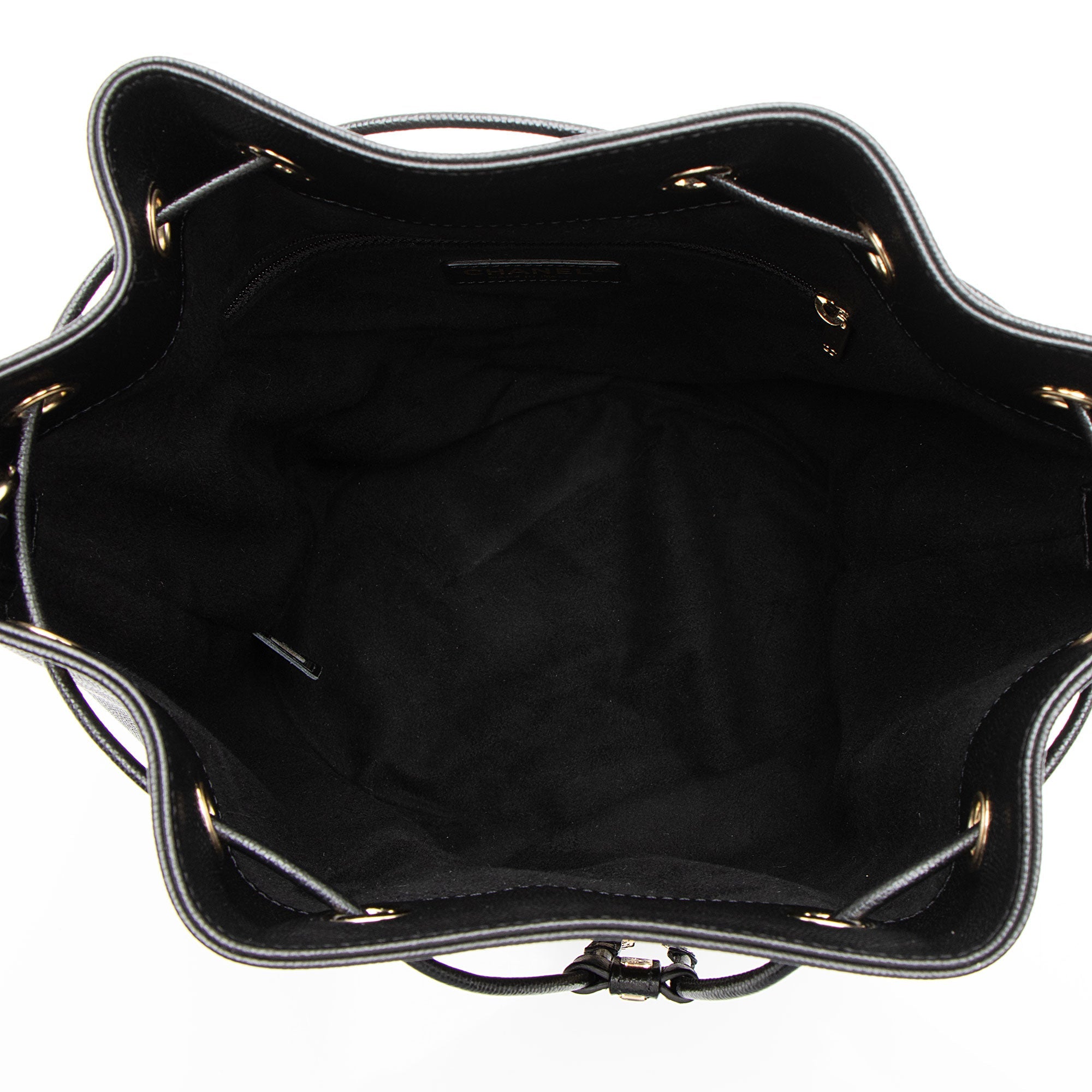 Chanel Caviar Leather Studded CC Deauville Bucket Bag (SHF-LVIad7)