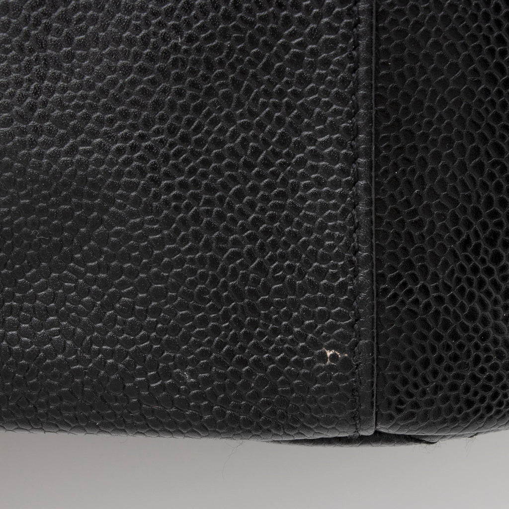 Chanel Caviar Leather Timeless CC Hobo (SHF-fu7h3a)
