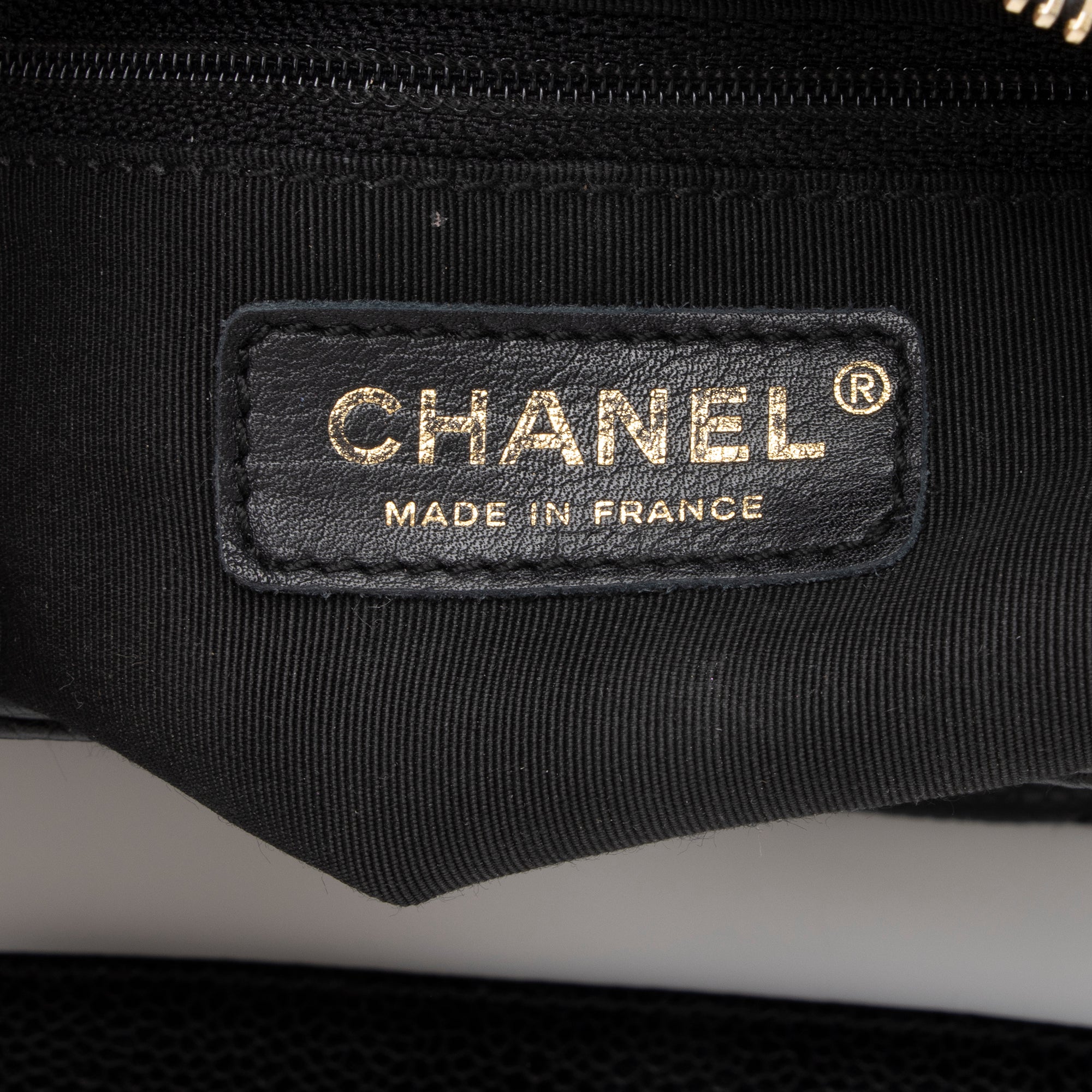 Chanel Caviar Leather Timeless CC Hobo (SHF-fu7h3a)