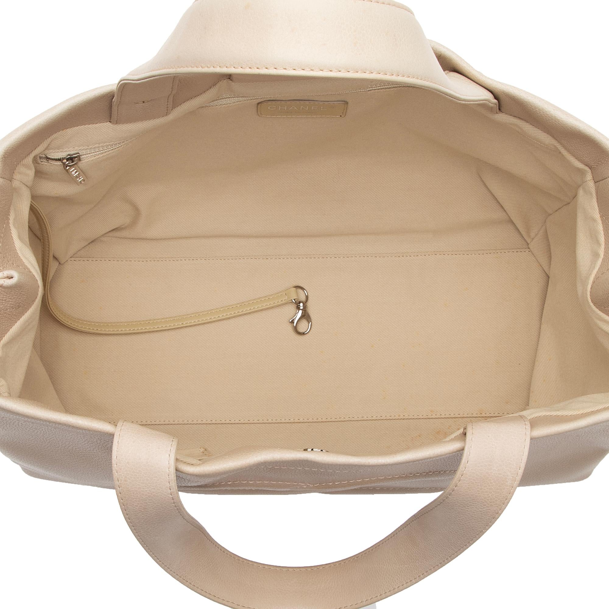 Chanel Caviar Leather Timeless CC Ultimate Executive Tote (SHF-XCdU0j)