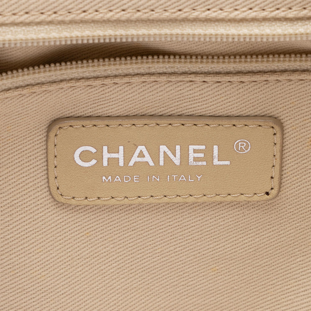 Chanel Caviar Leather Timeless CC Ultimate Executive Tote (SHF-XCdU0j)