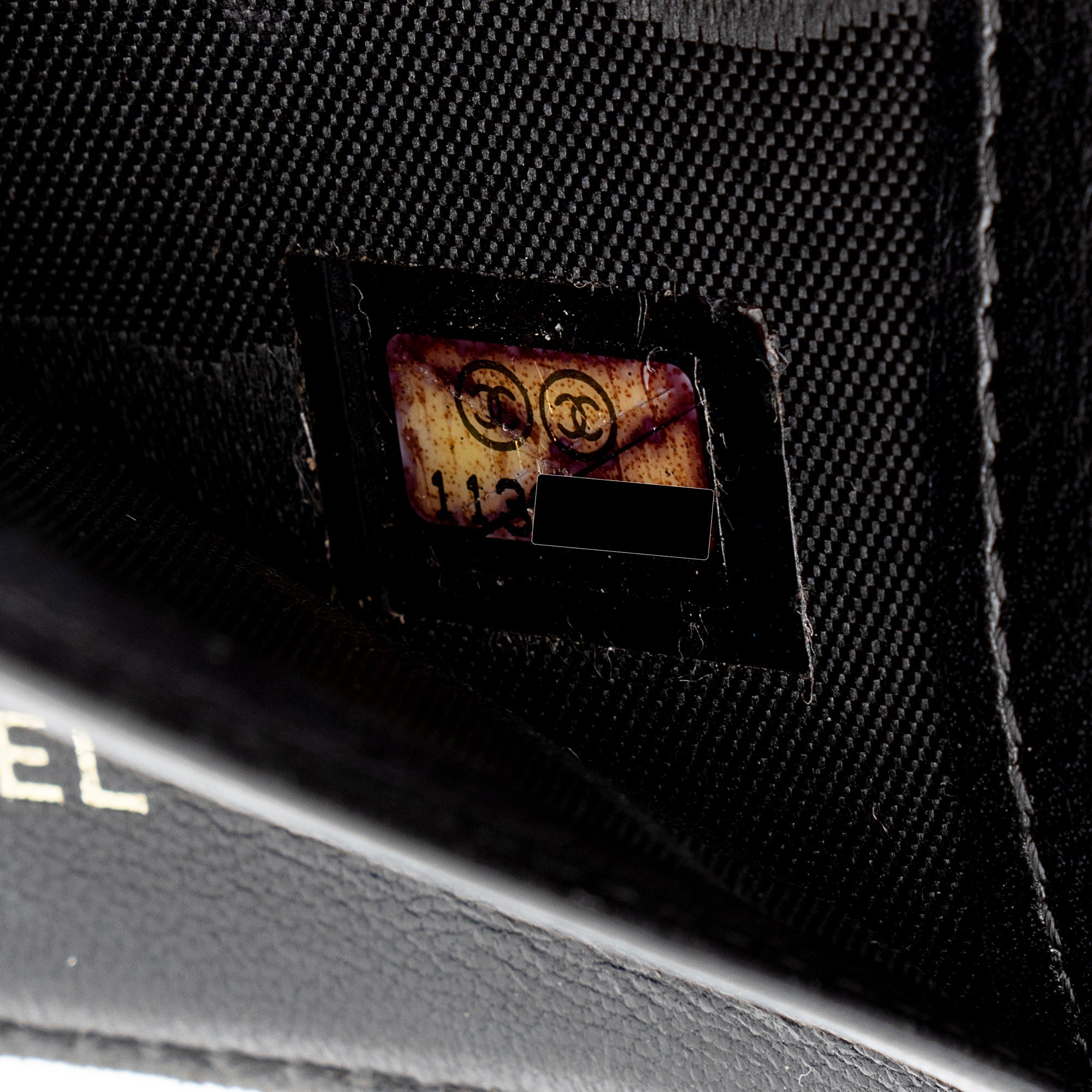 Chanel Caviar Leather Timeless CC Yen Wallet (SHF-ghvmN3)