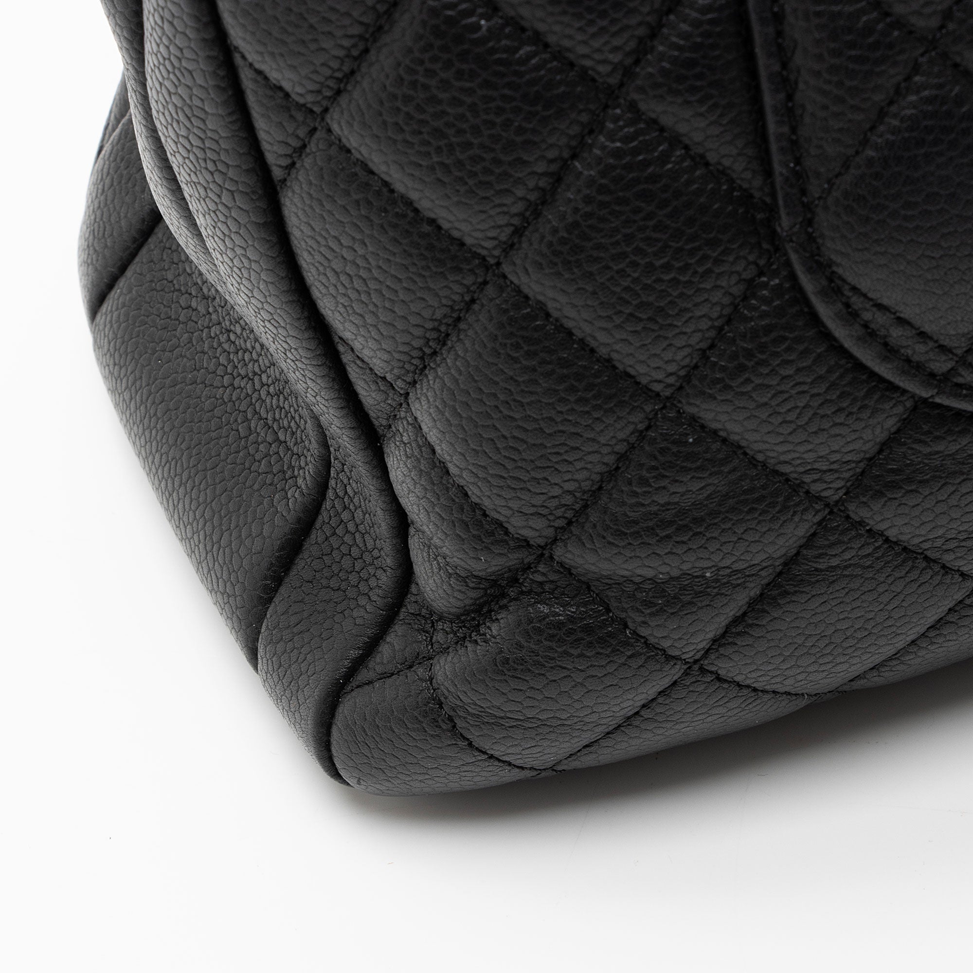 Chanel Caviar Leather Urban Companion Tote (SHF-nAN9Fg)