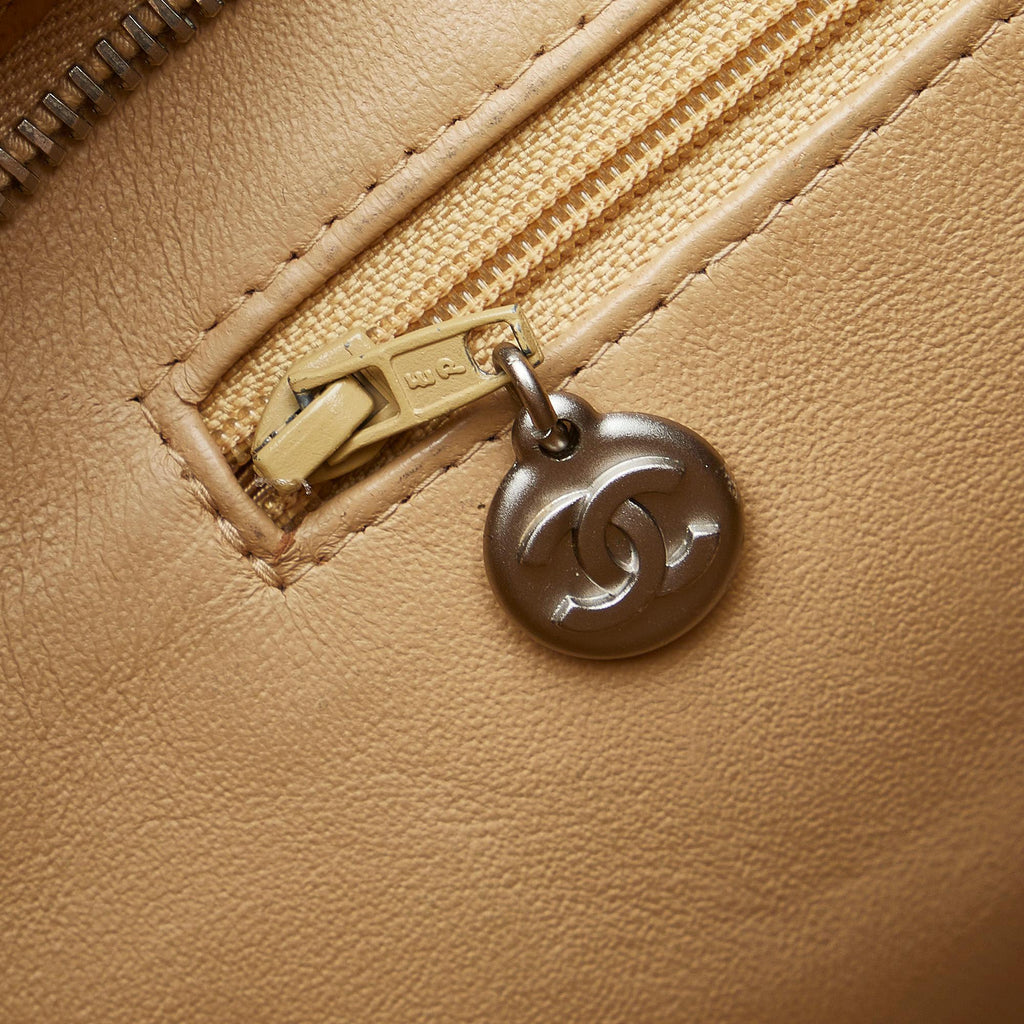 Chanel Caviar Medallion Tote (SHG-ajgoYD)