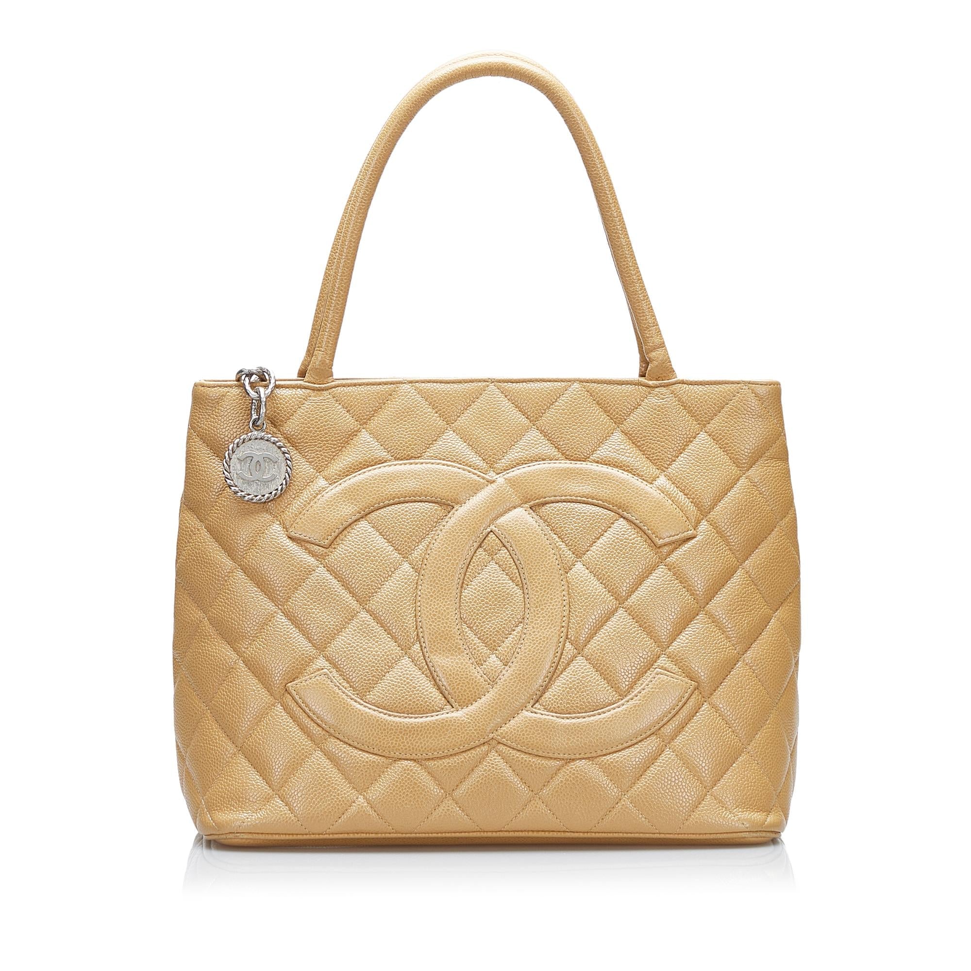Chanel Caviar Medallion Tote (SHG-ajgoYD)