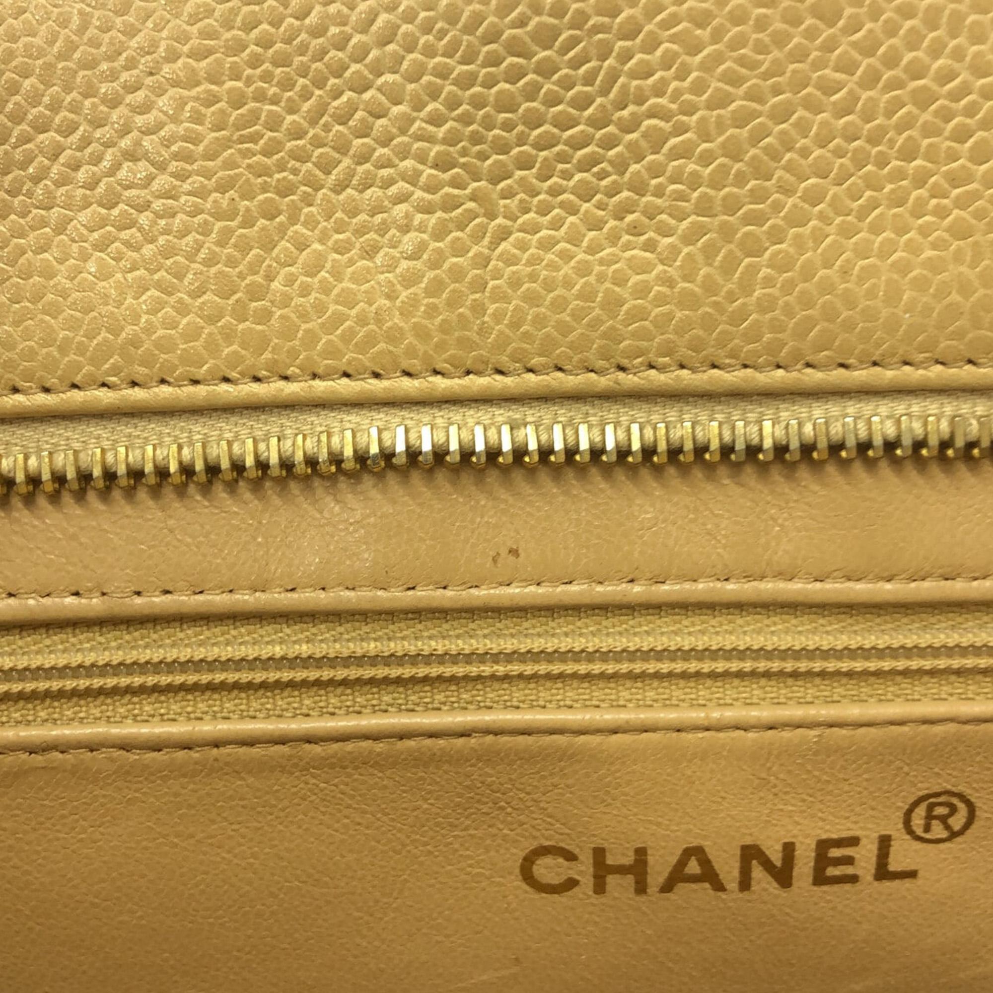 Chanel Caviar Medallion Tote (SHG-Sy9GT7)