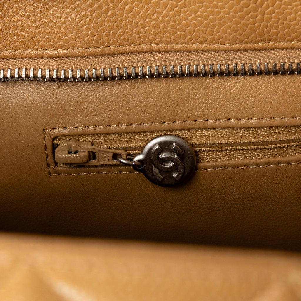 Chanel Caviar Medallion Tote (SHG-C0RnCx)