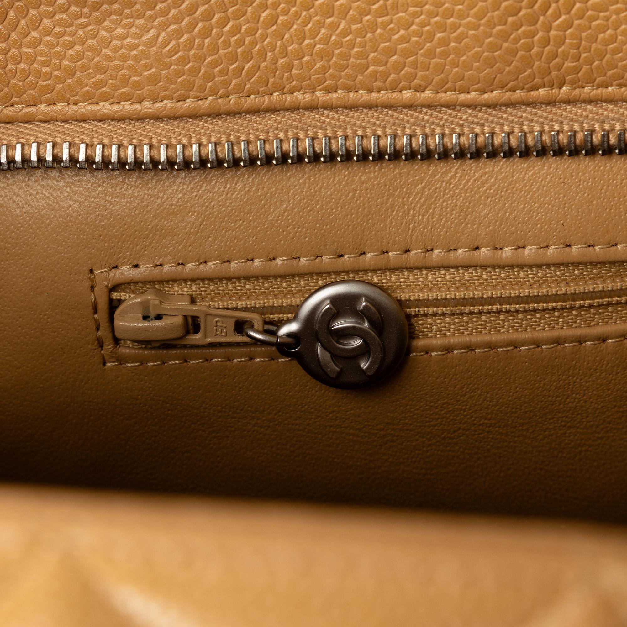 Chanel Caviar Medallion Tote (SHG-C0RnCx)