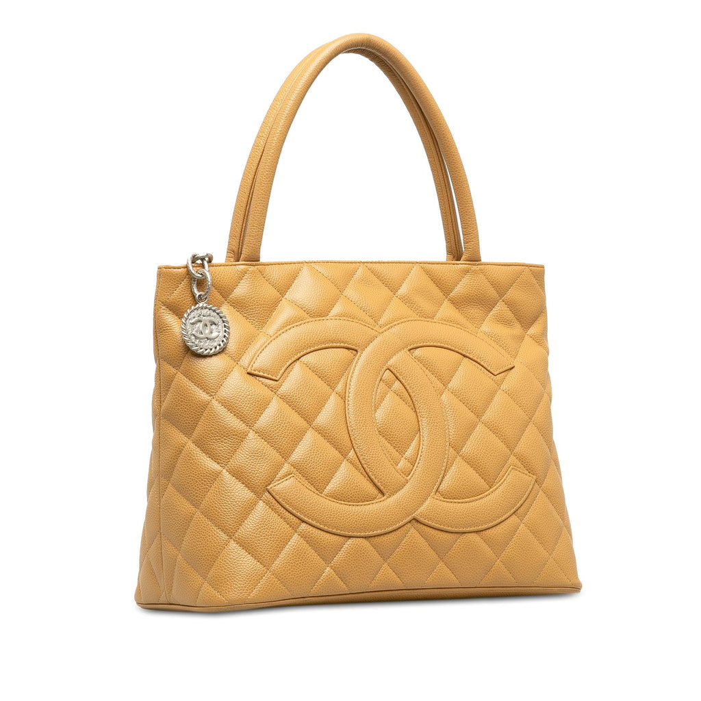 Chanel Caviar Medallion Tote (SHG-C0RnCx)