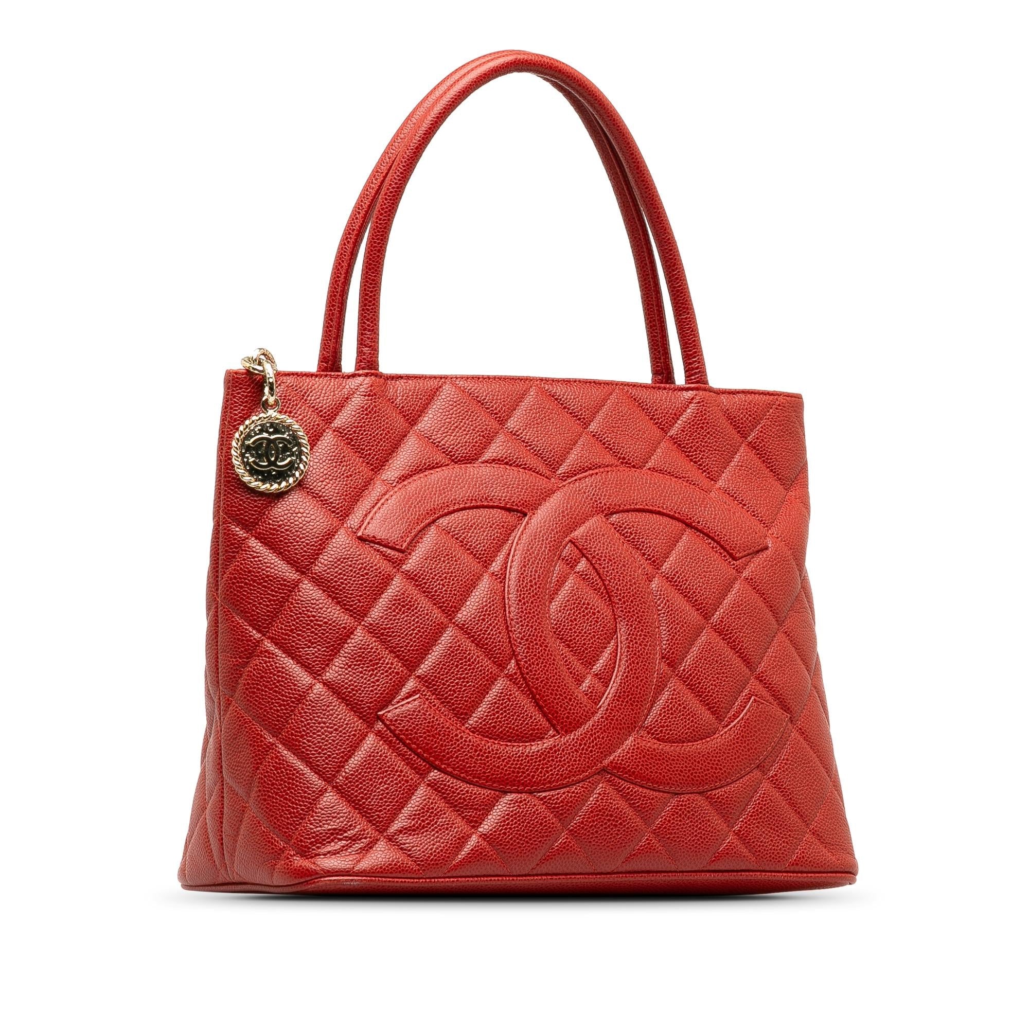 Chanel Caviar Medallion Tote (SHG-Au2Ex1)