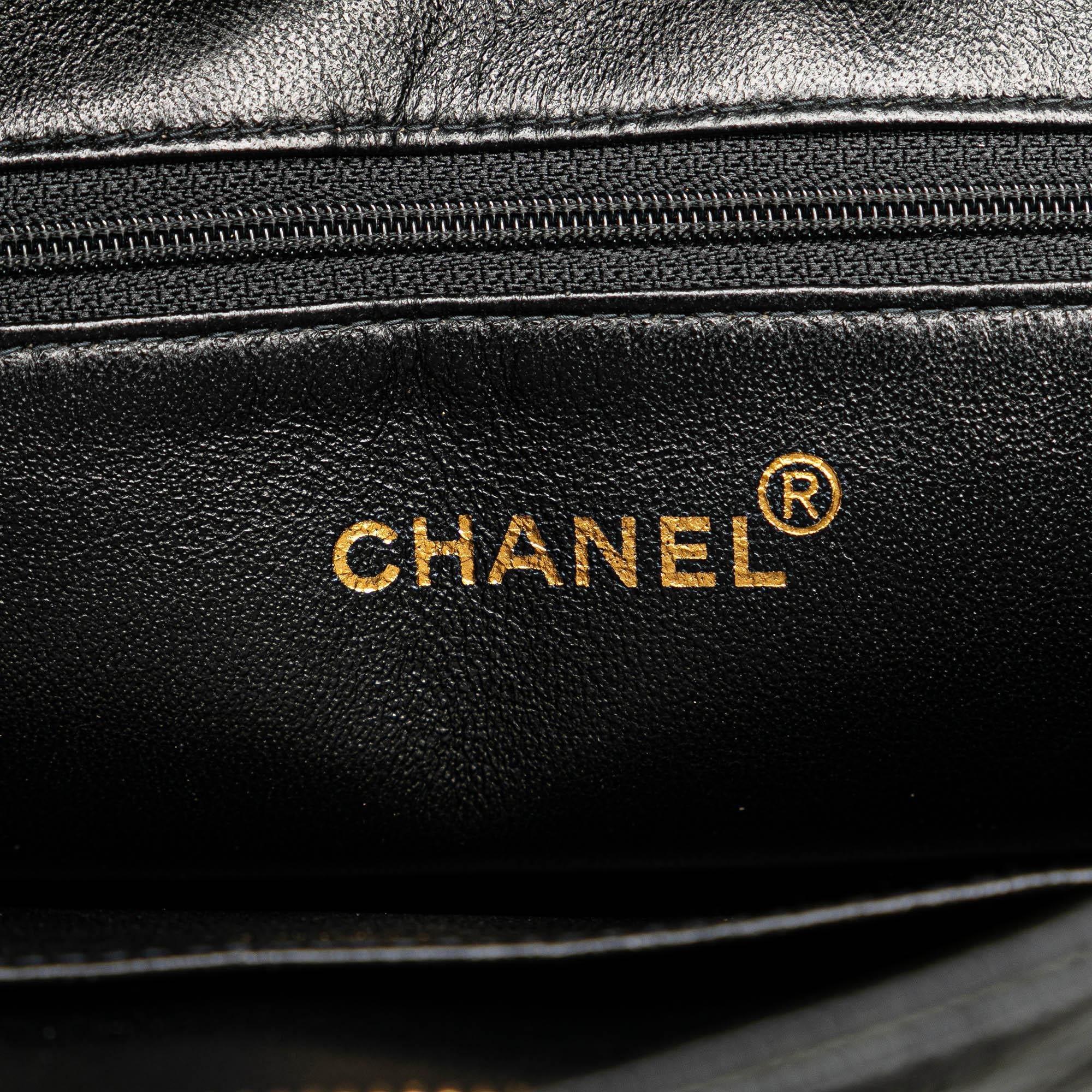 Chanel Caviar Medallion Tote (SHG-90N51p)