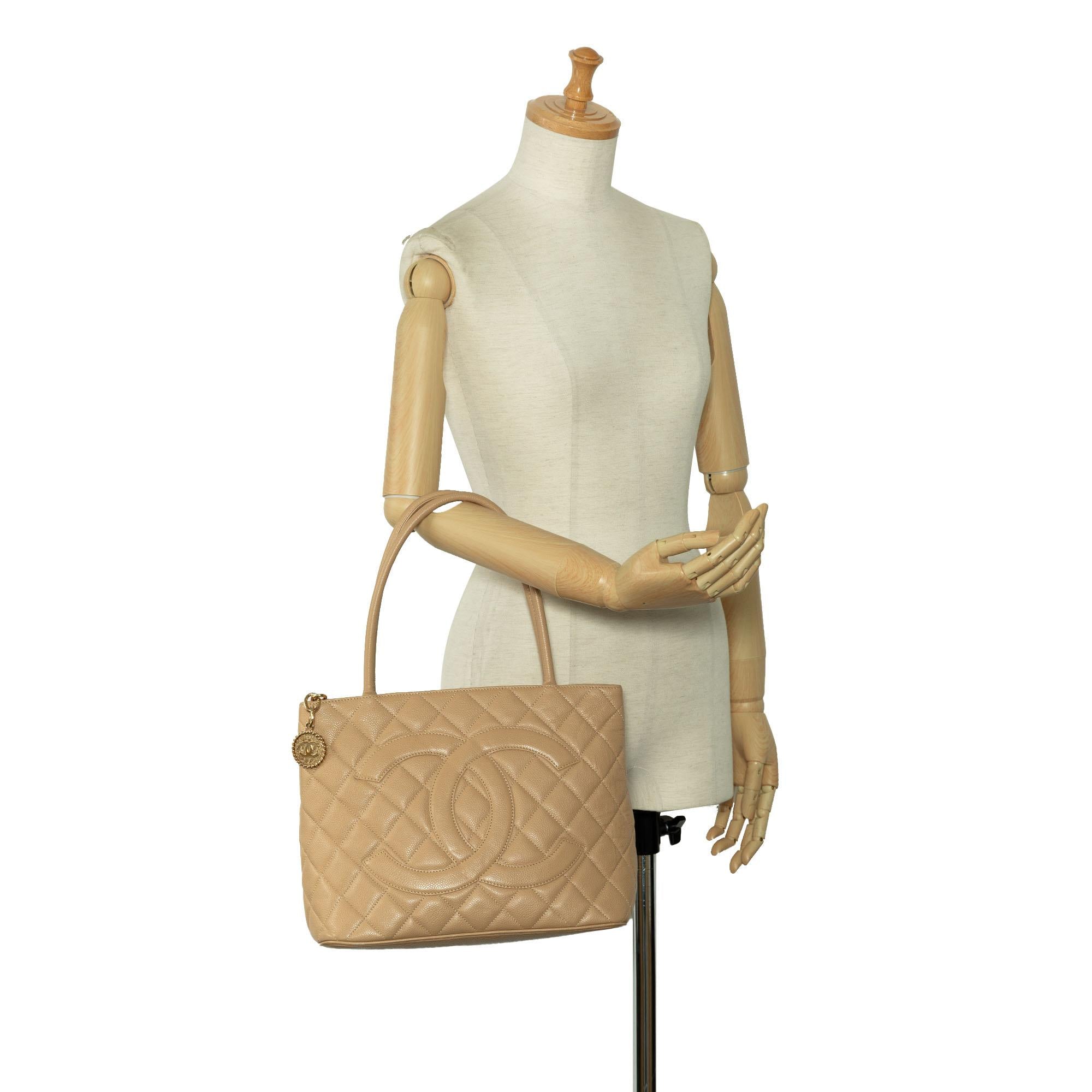 Chanel Caviar Medallion Tote (SHG-fcgDHq)
