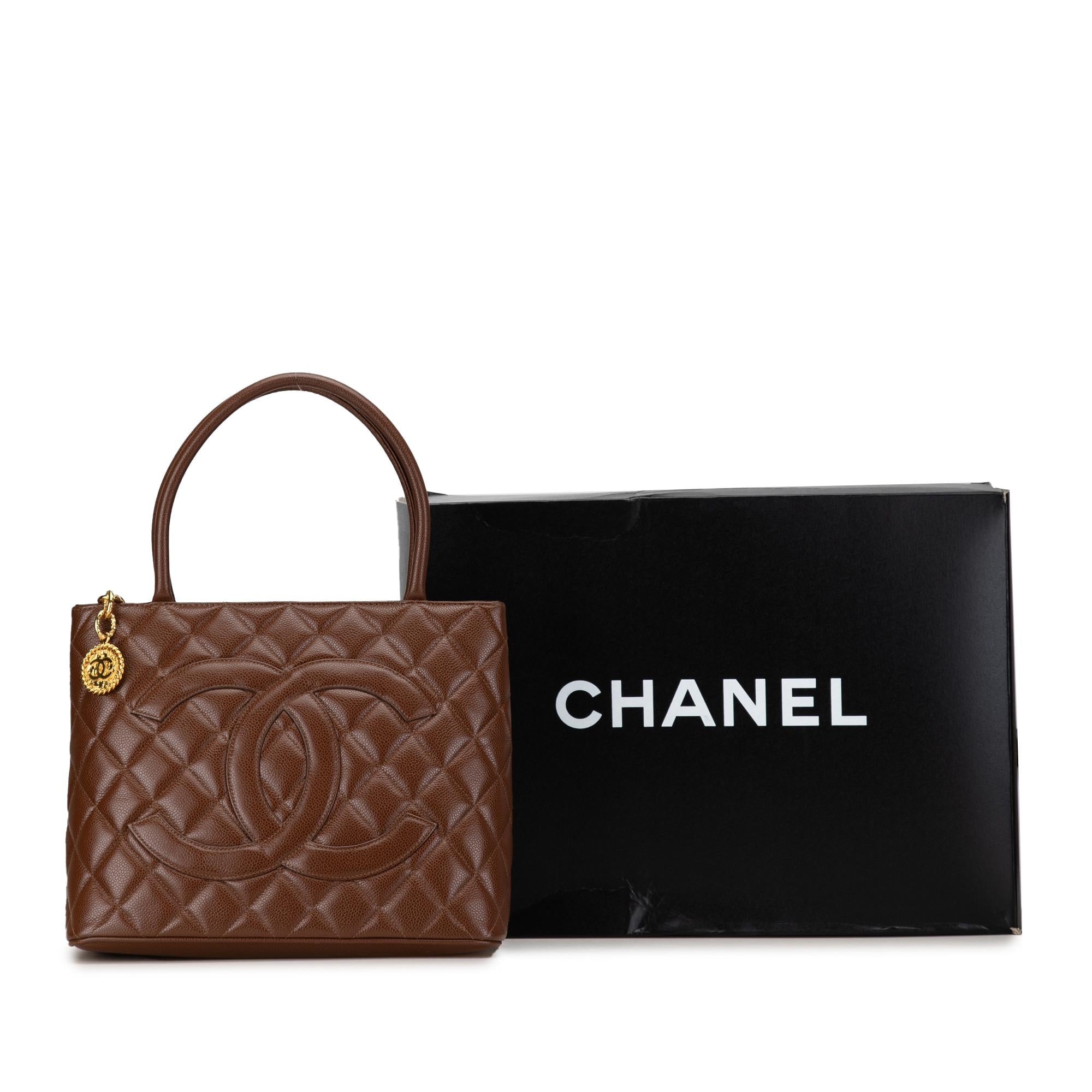 Chanel Caviar Medallion Tote (SHG-bgKn2b)