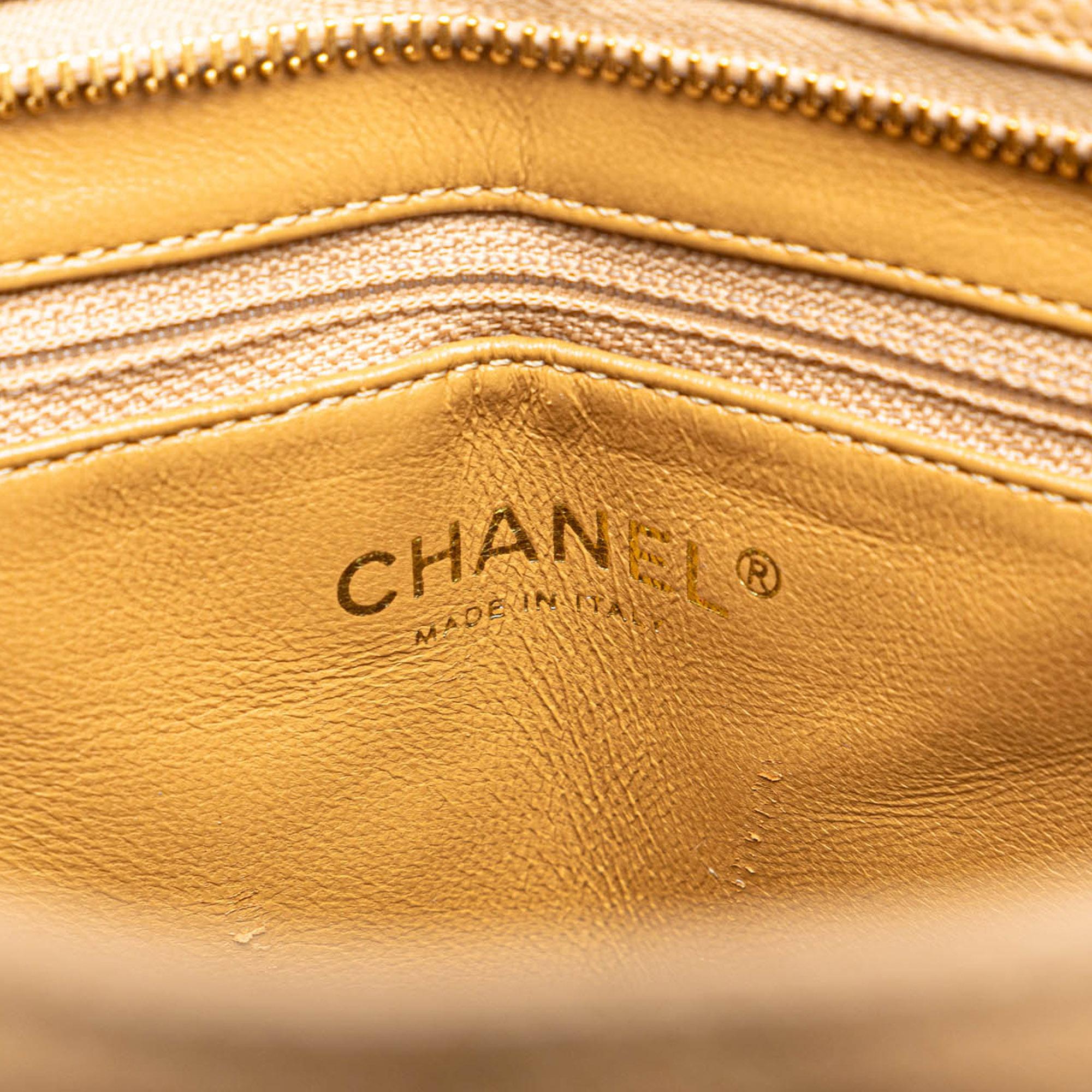 Chanel Caviar Medallion Tote (SHG-ik1o4b)