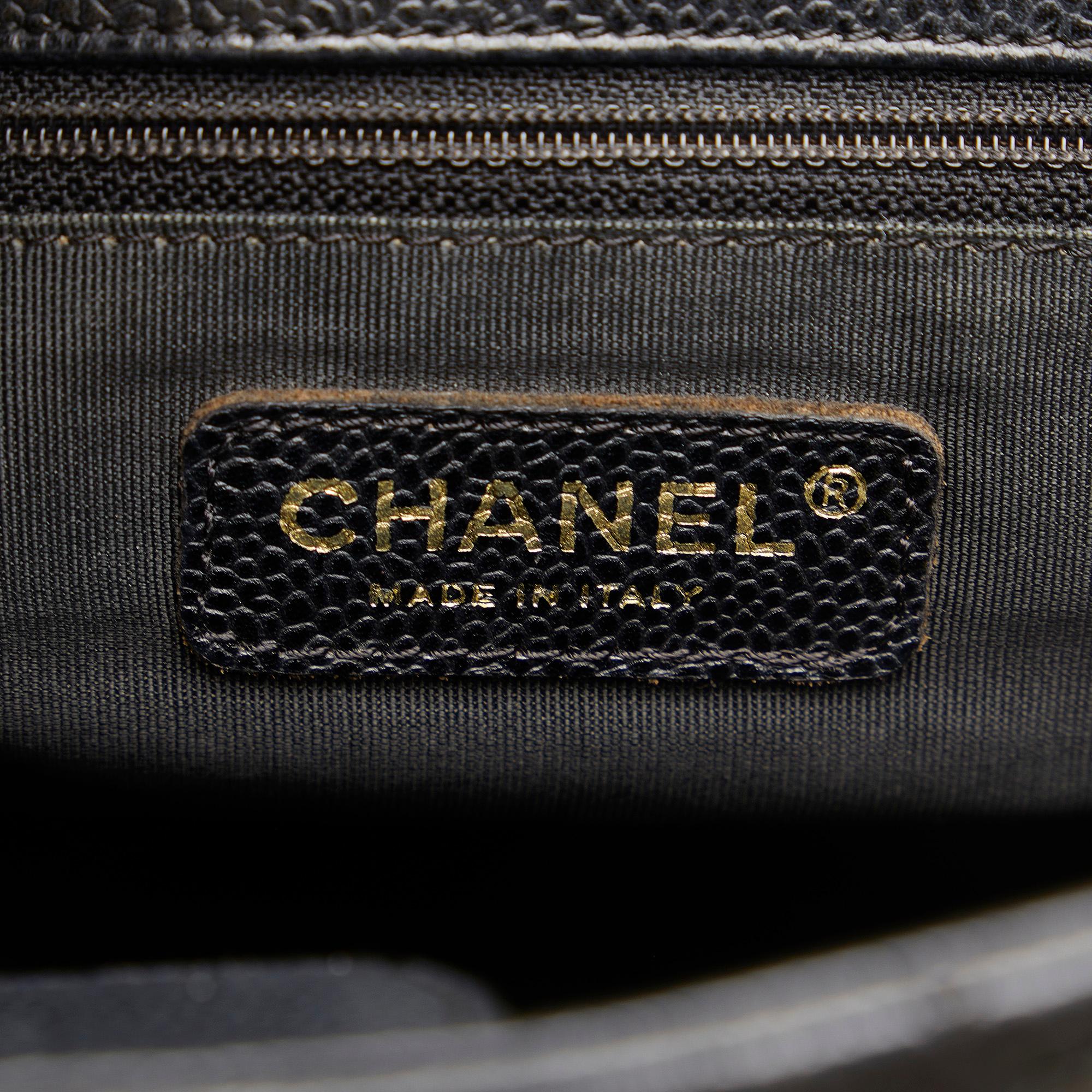 Chanel Caviar Petite Shopping Tote (SHG-ivSuzo)