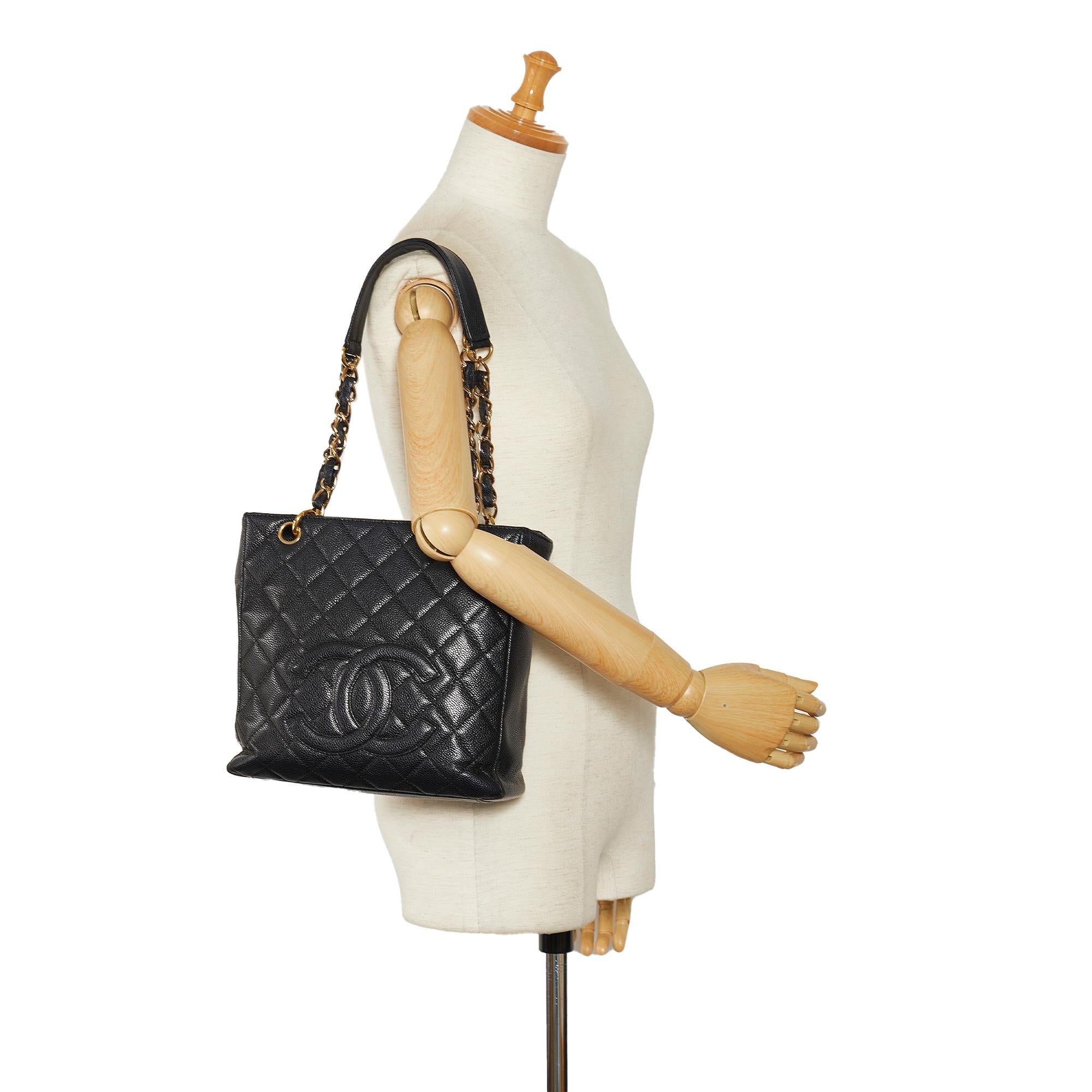Chanel Caviar Petite Shopping Tote (SHG-ivSuzo)